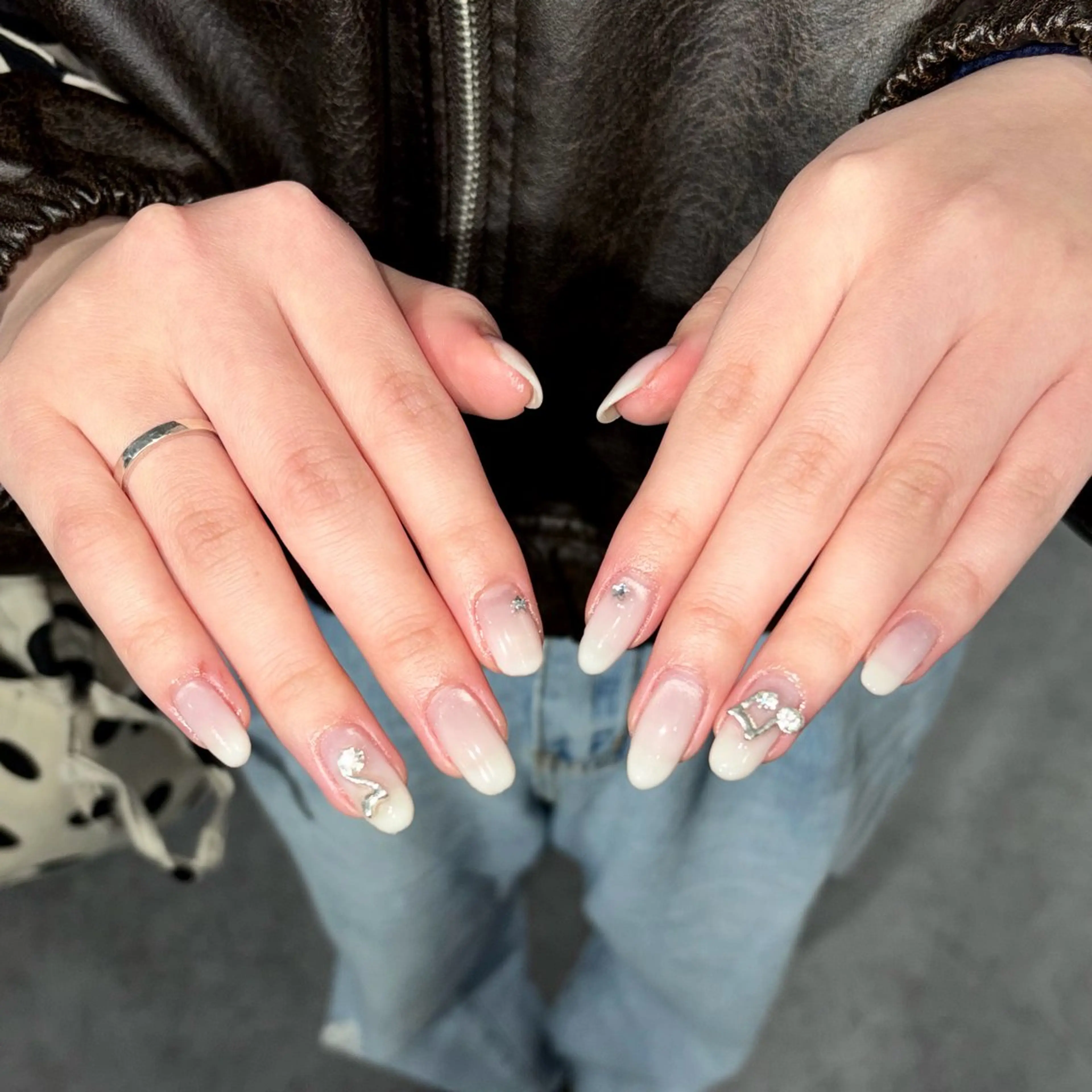 ネイル グラデーション マグネットネイル ホワイト ハンドネイル nailsalon TE-TOのネイルデザイン