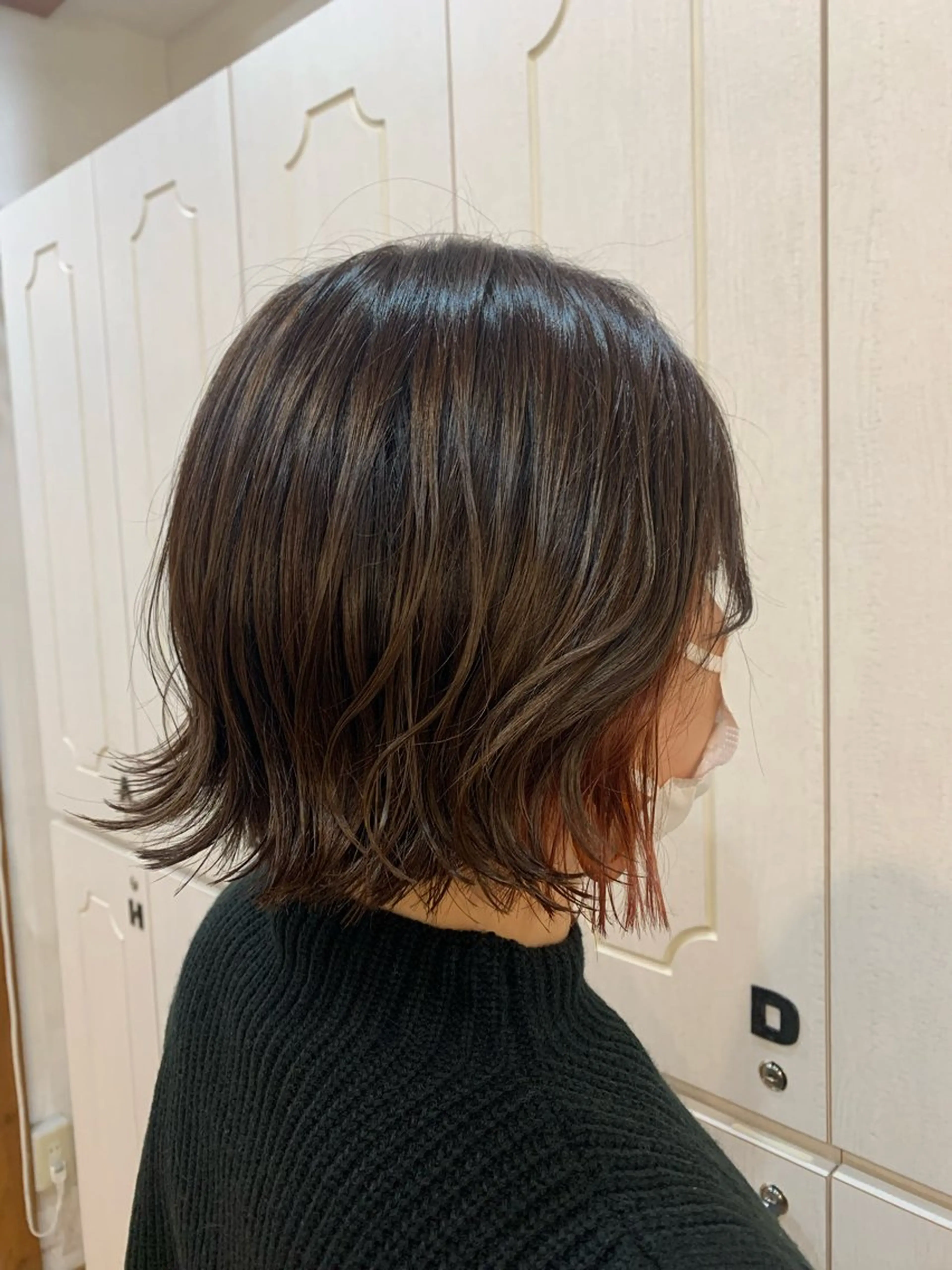 ミディアム カラー イヤリングカラー ヘアカラー GUESTs(ゲスト)所属・T つぐみのヘアスタイル