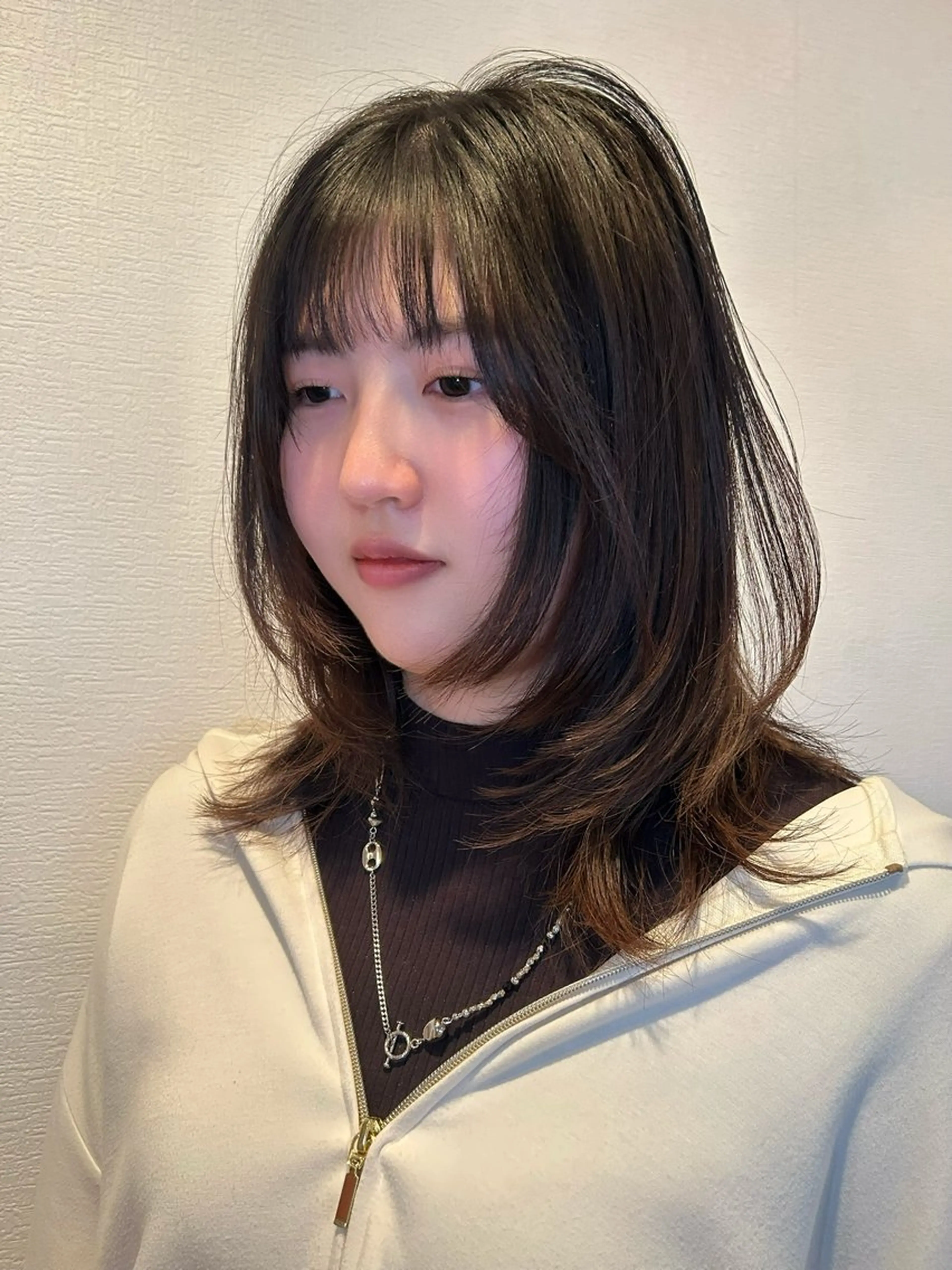 ミディアム ミディアムレイヤー レイヤーカット 一條 乃亜のヘアスタイル