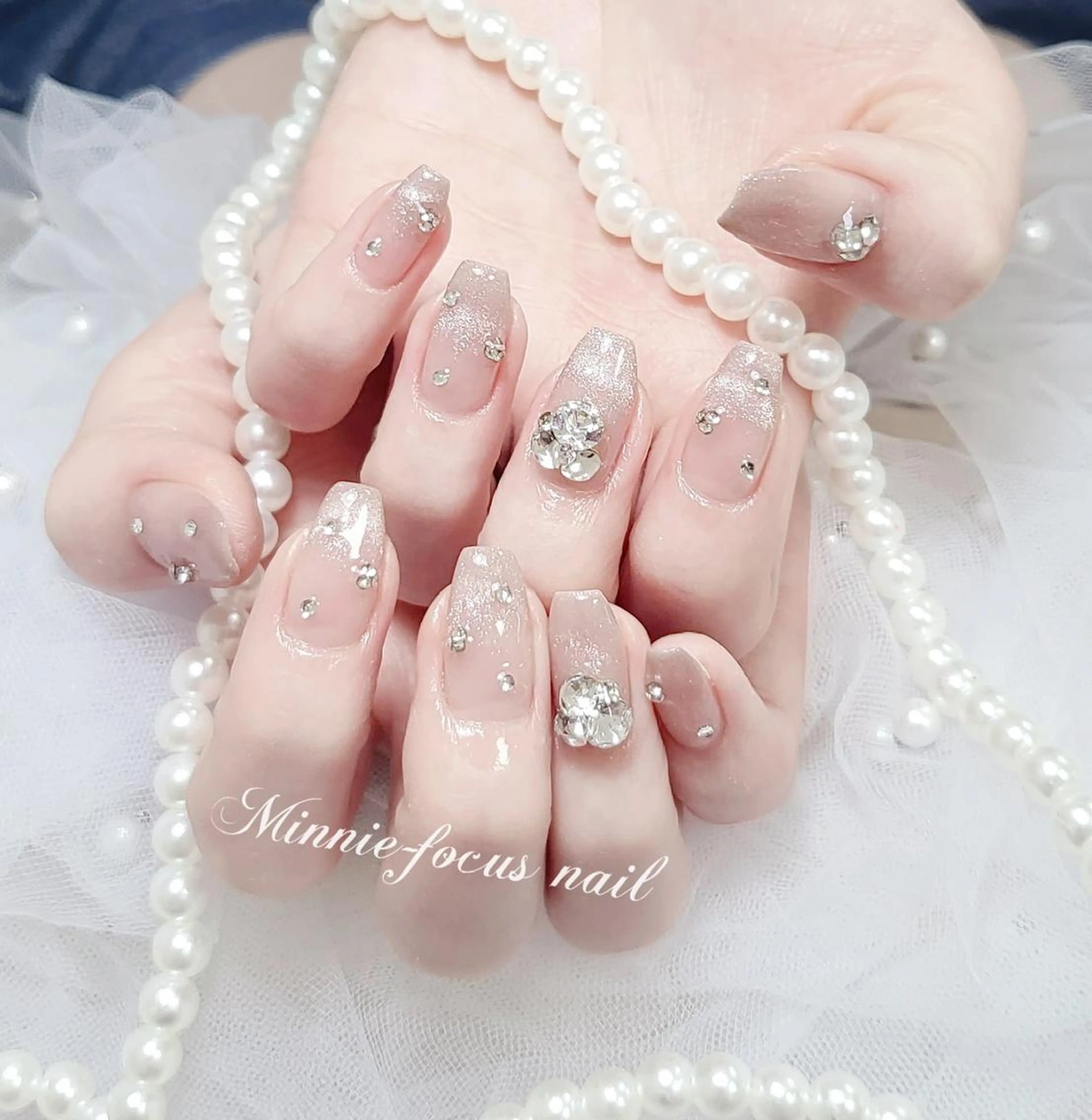 ネイル フレンチネイル キラキラネイル 韓国ネイル マグネットネイル マグネットフレンチ 🧸Luvia nail✨のネイルデザイン
