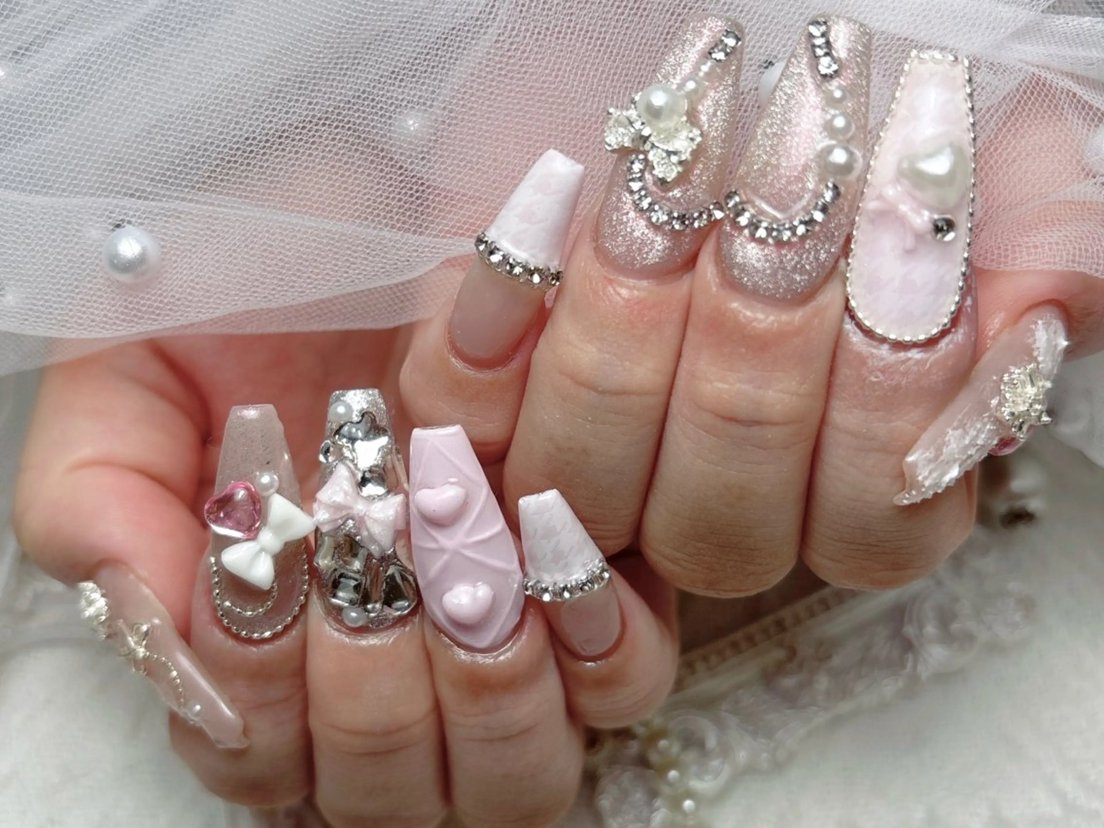 ネイル ジェルネイル 韓国ネイル マグネットネイル 持ち込み ワンカラーネイル ハンドネイル ハンドケア R1🎀Nail💕 池袋東口店のネイルデザイン