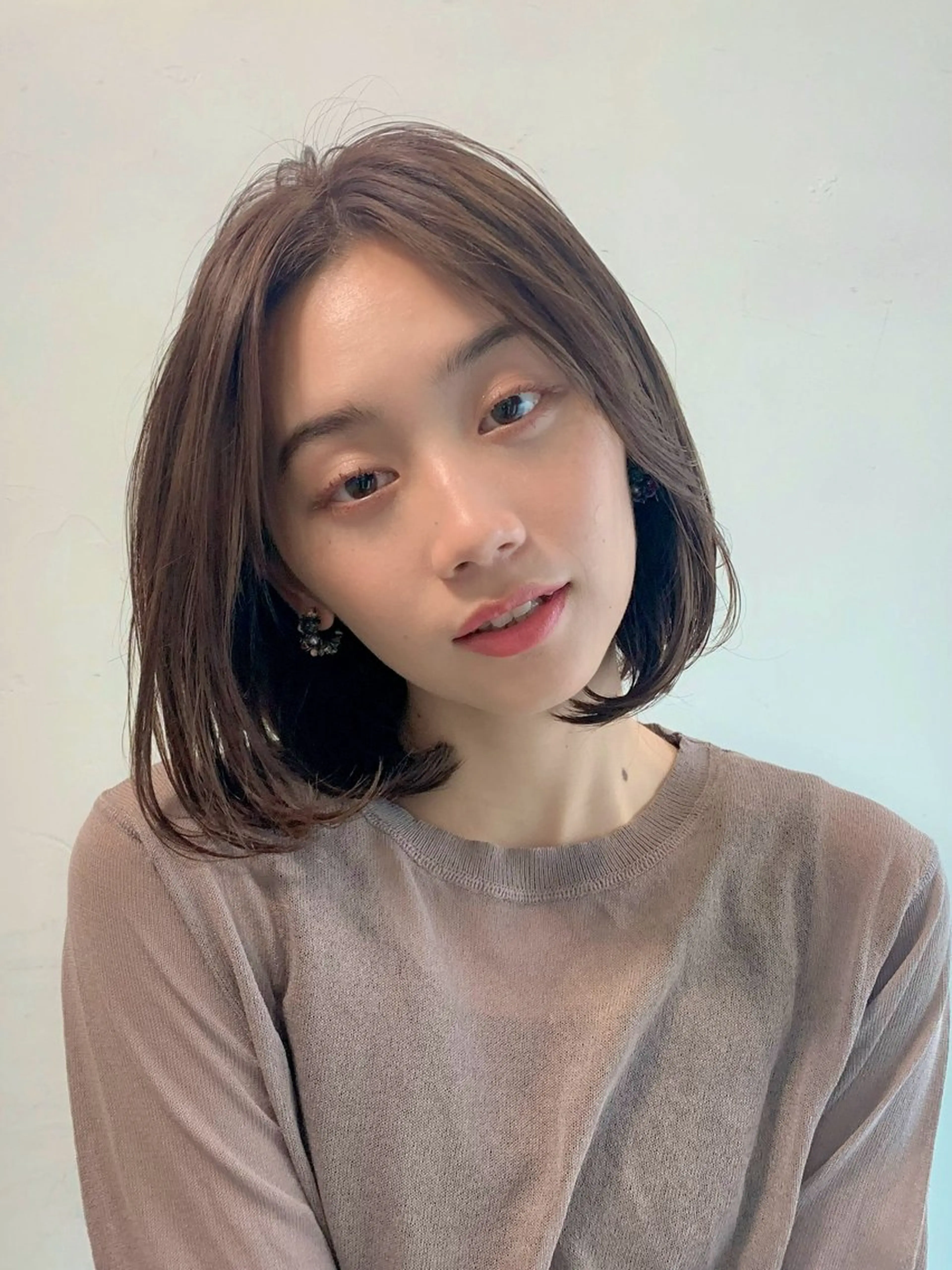 ミディアム 米澤 由衣のヘアスタイル