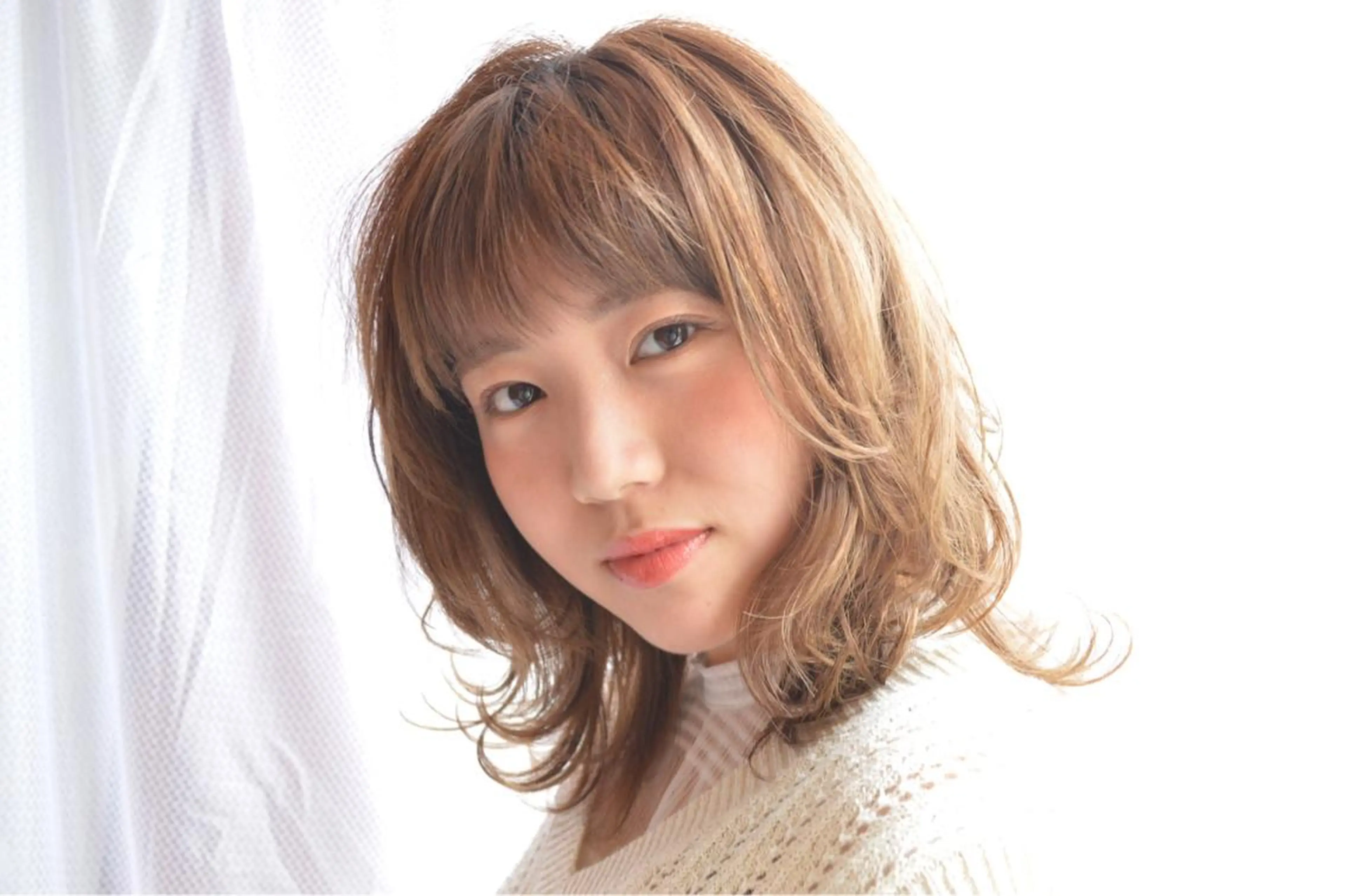 ミディアム カラー 篠原 美月のヘアスタイル