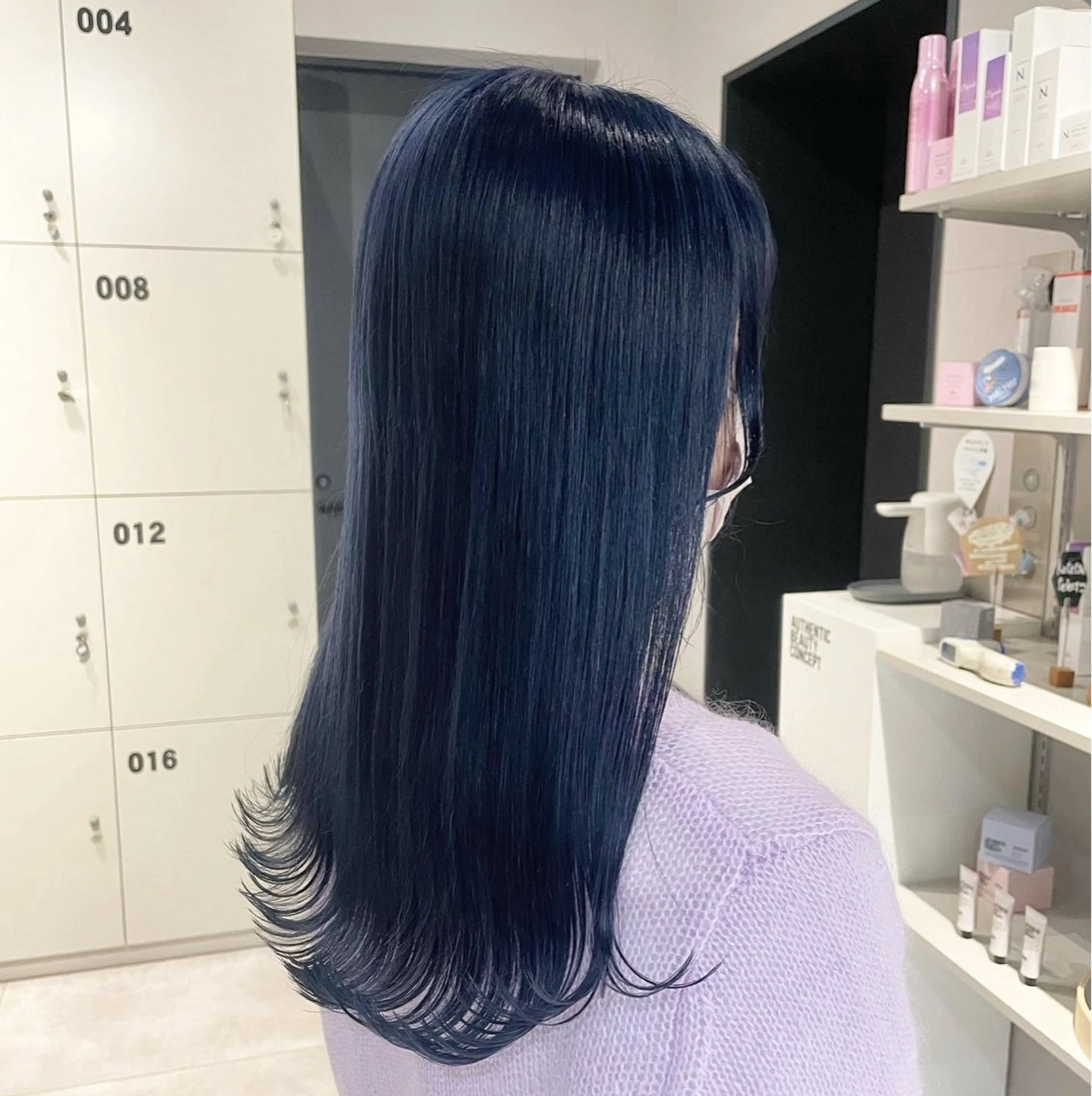 セミロング カラー ブルーカラー ネイビーカラー ブリーチ👩‍🦳/ ‪✂︎MANAMIのヘアスタイル