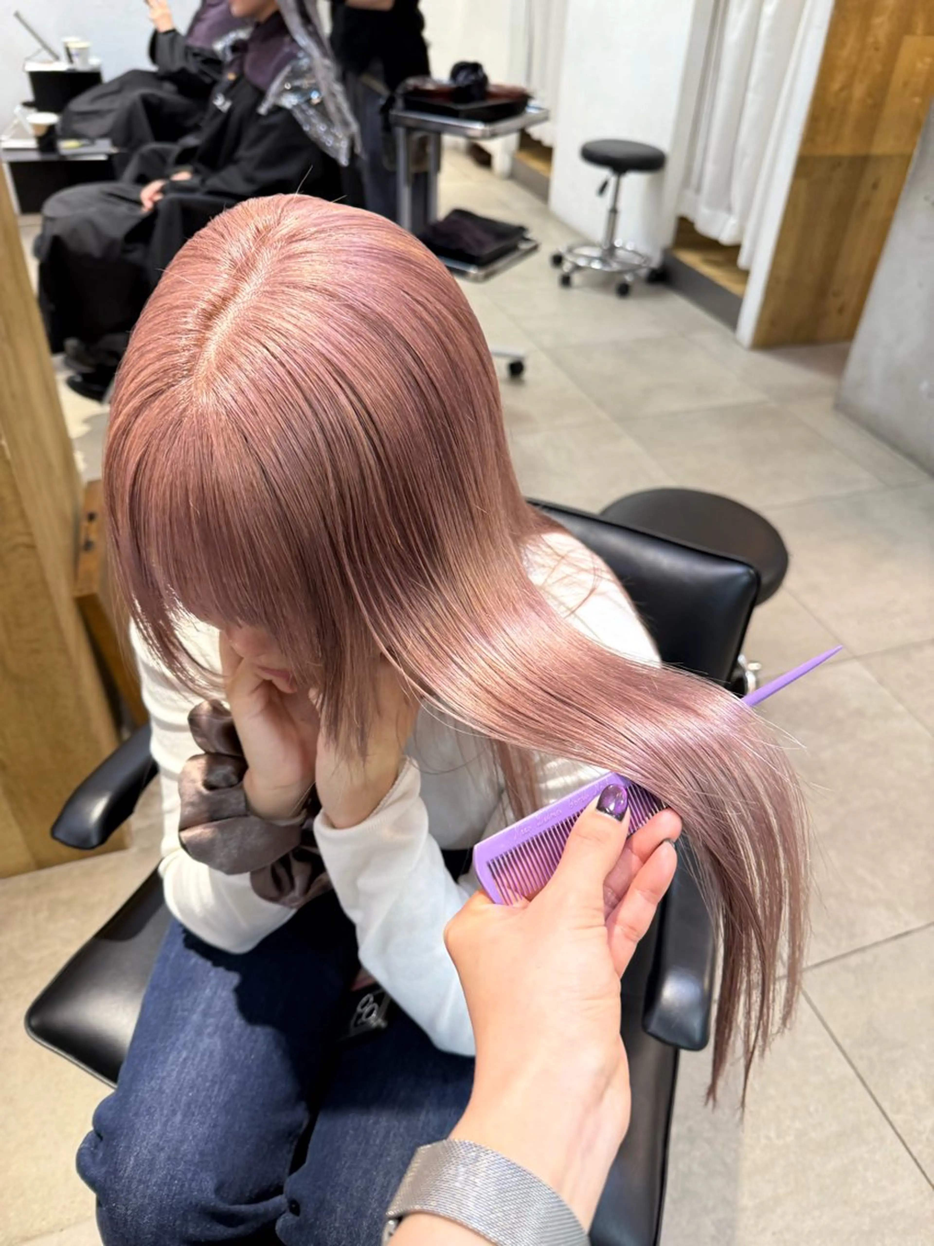 ロング カラー ミルクティー× グレージュMOMOのヘアスタイル