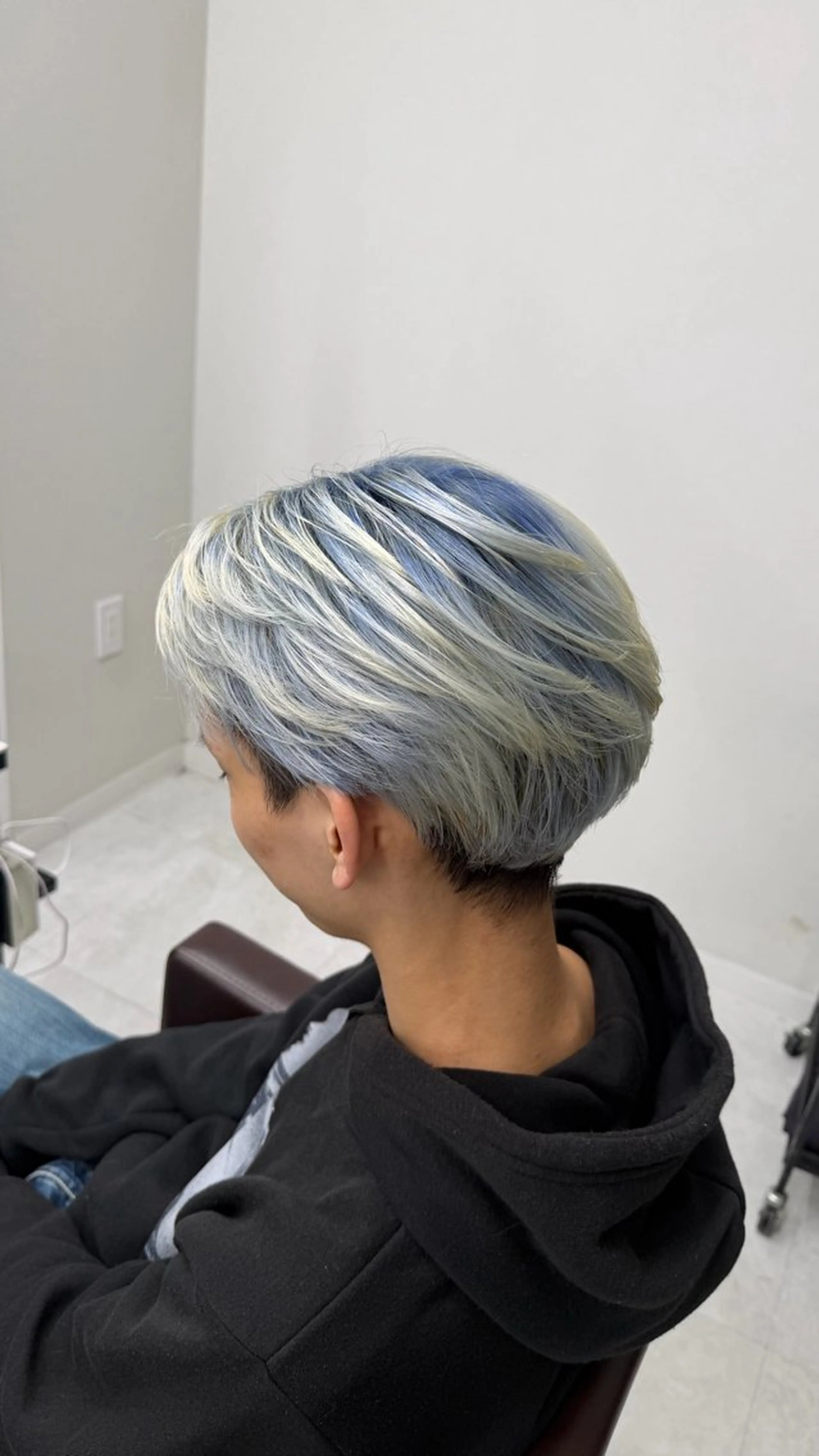 ショート カラー パーマ メンズ ヘアカラー ウルフ/毛流れ/ アイロン風/AOTOのヘアスタイル