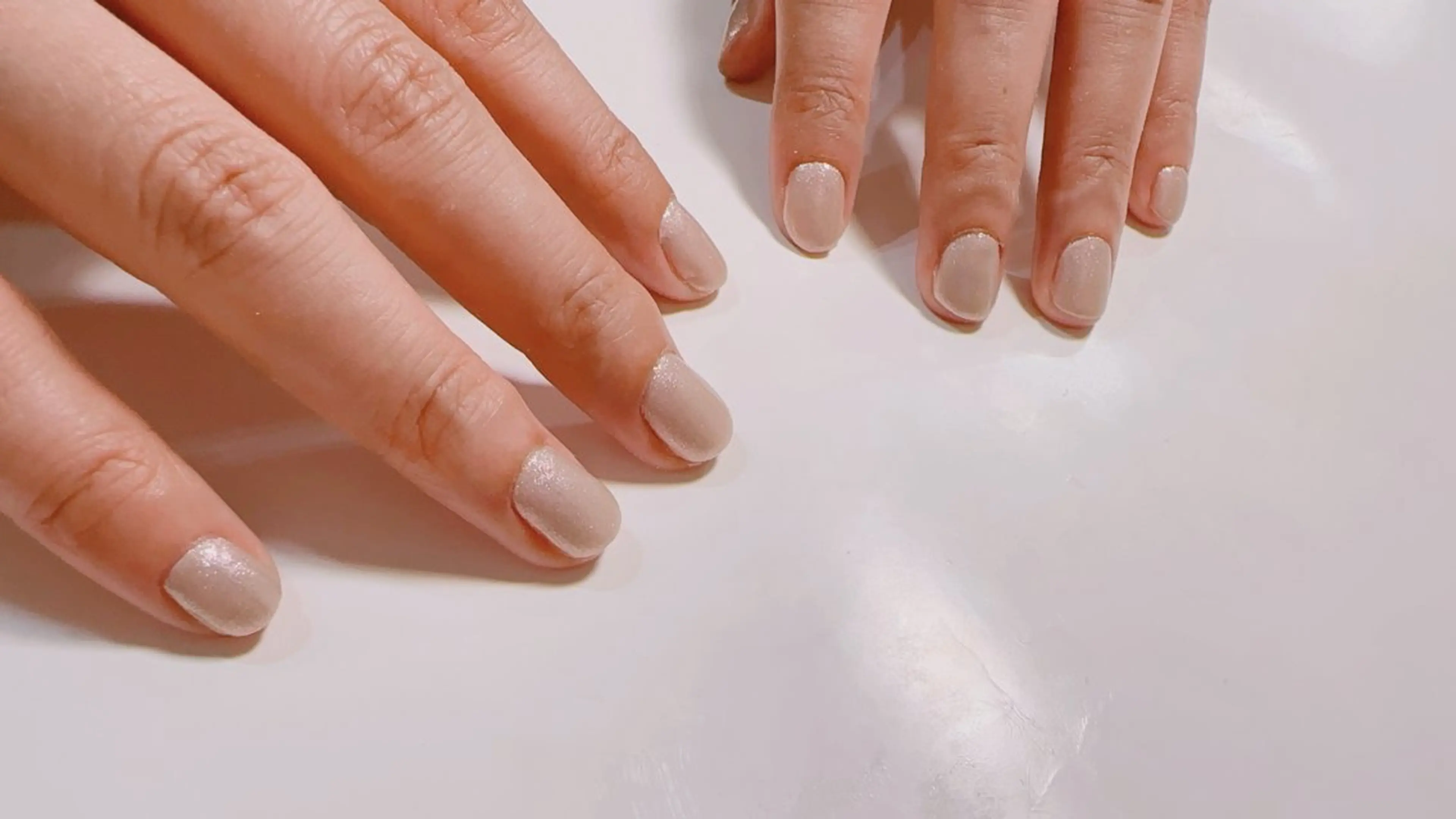 ネイル ワンカラーネイル シルバー ホワイト hiromi. ＊モデル募集＊のネイルデザイン