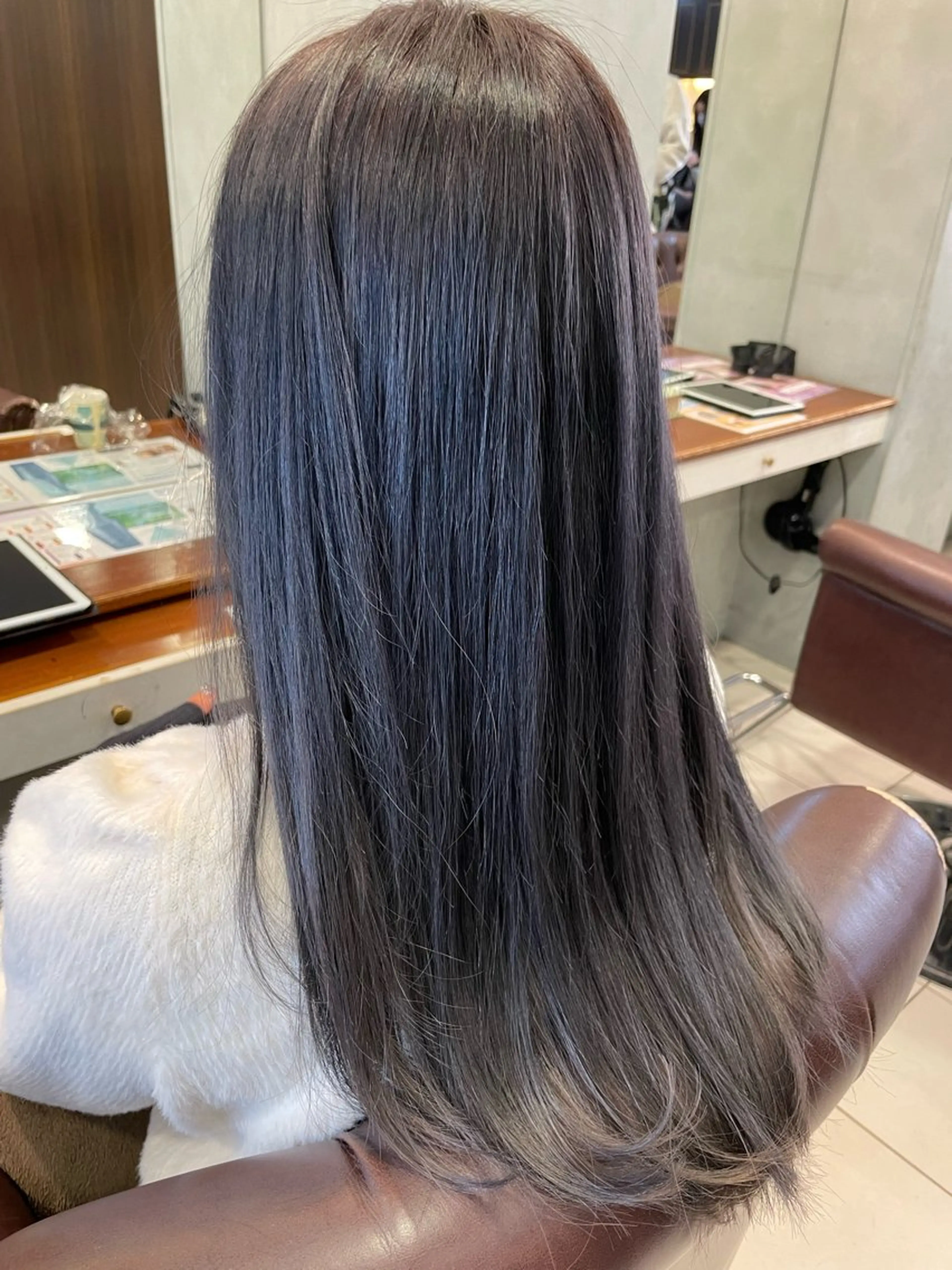 ロング 粟田 めぐみのヘアスタイル