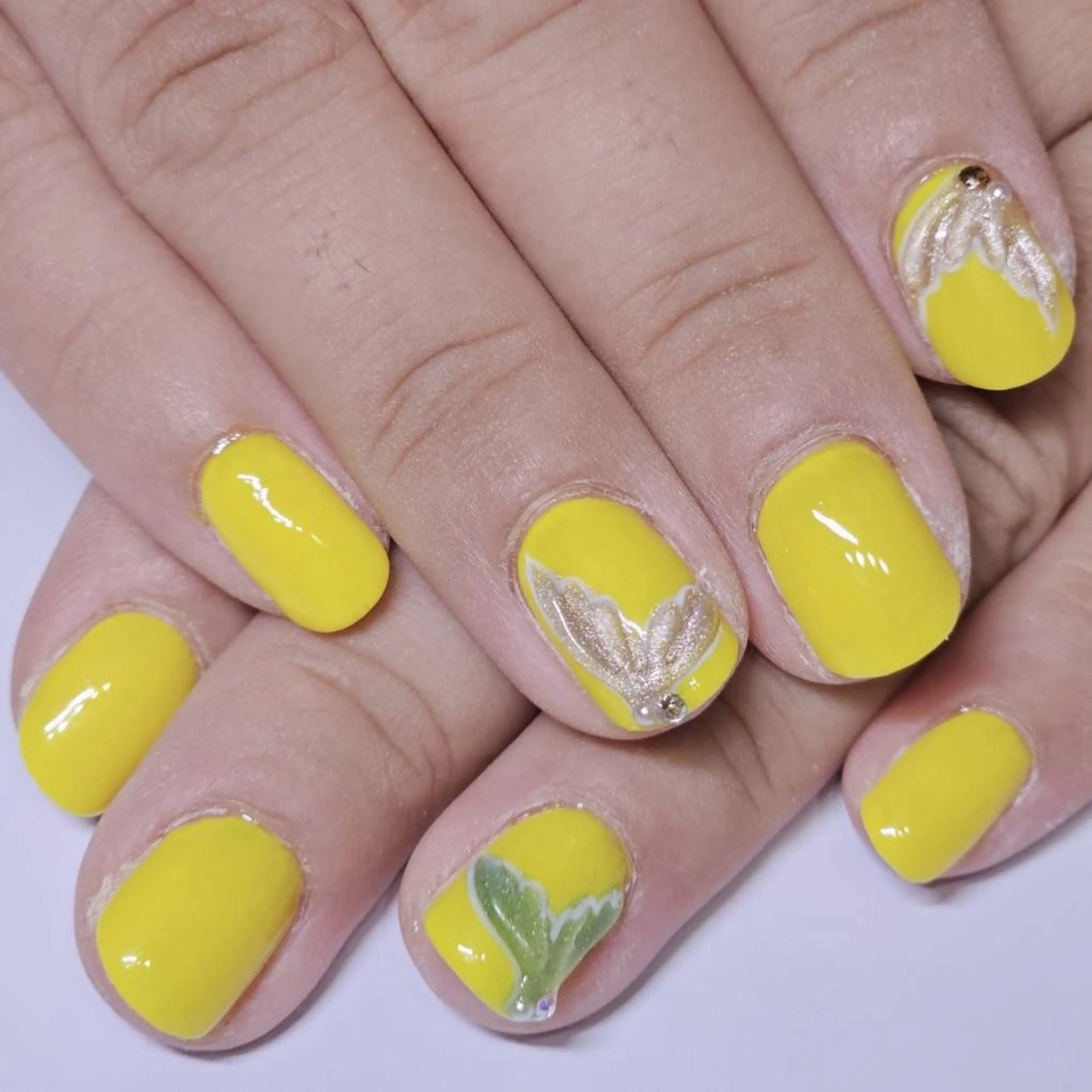 ネイル ワンカラーネイル 黄色 ハンドネイル よしだ ひろきのネイルデザイン