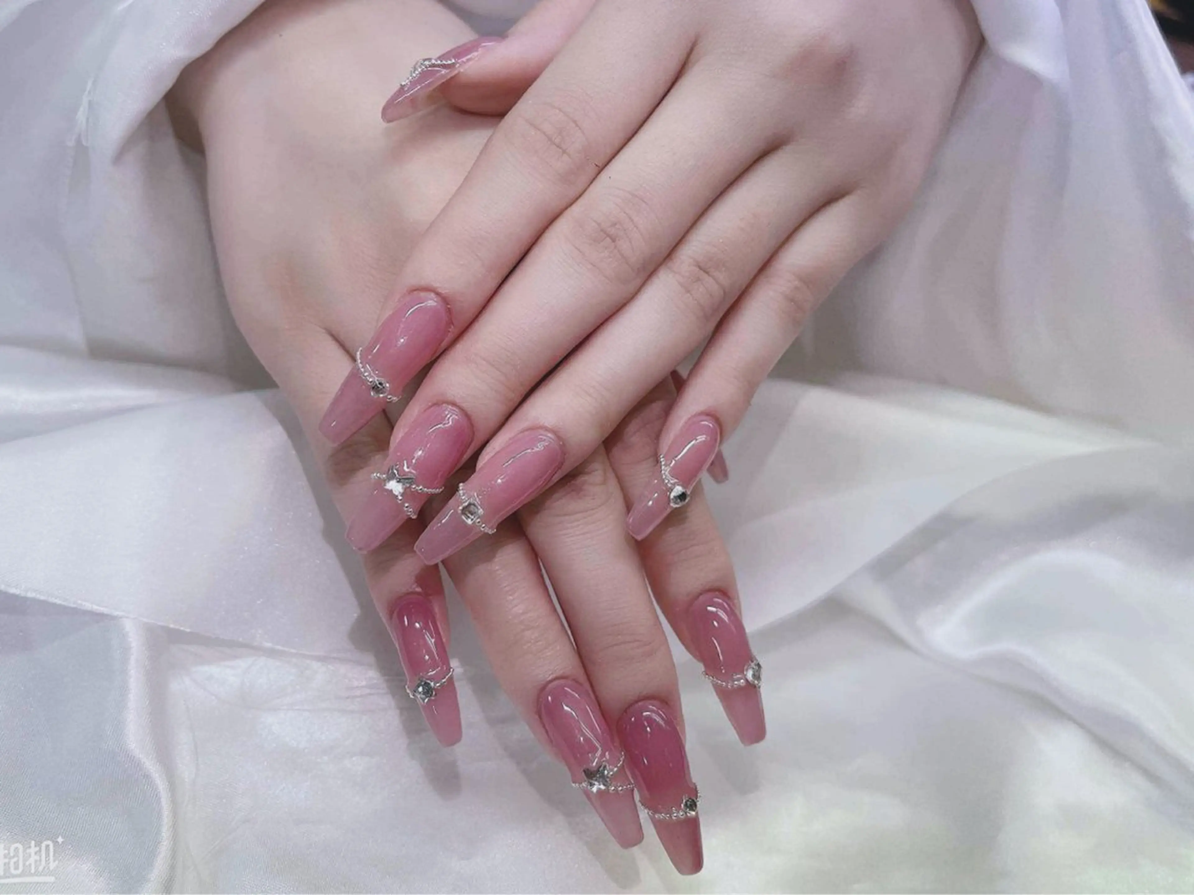 ネイル フットネイル ジェルネイル 韓国ネイル マグネットネイル 持ち込み ハンドネイル Akiko ネイルサロン所属・AKIKO ネイルサロンのネイルデザイン