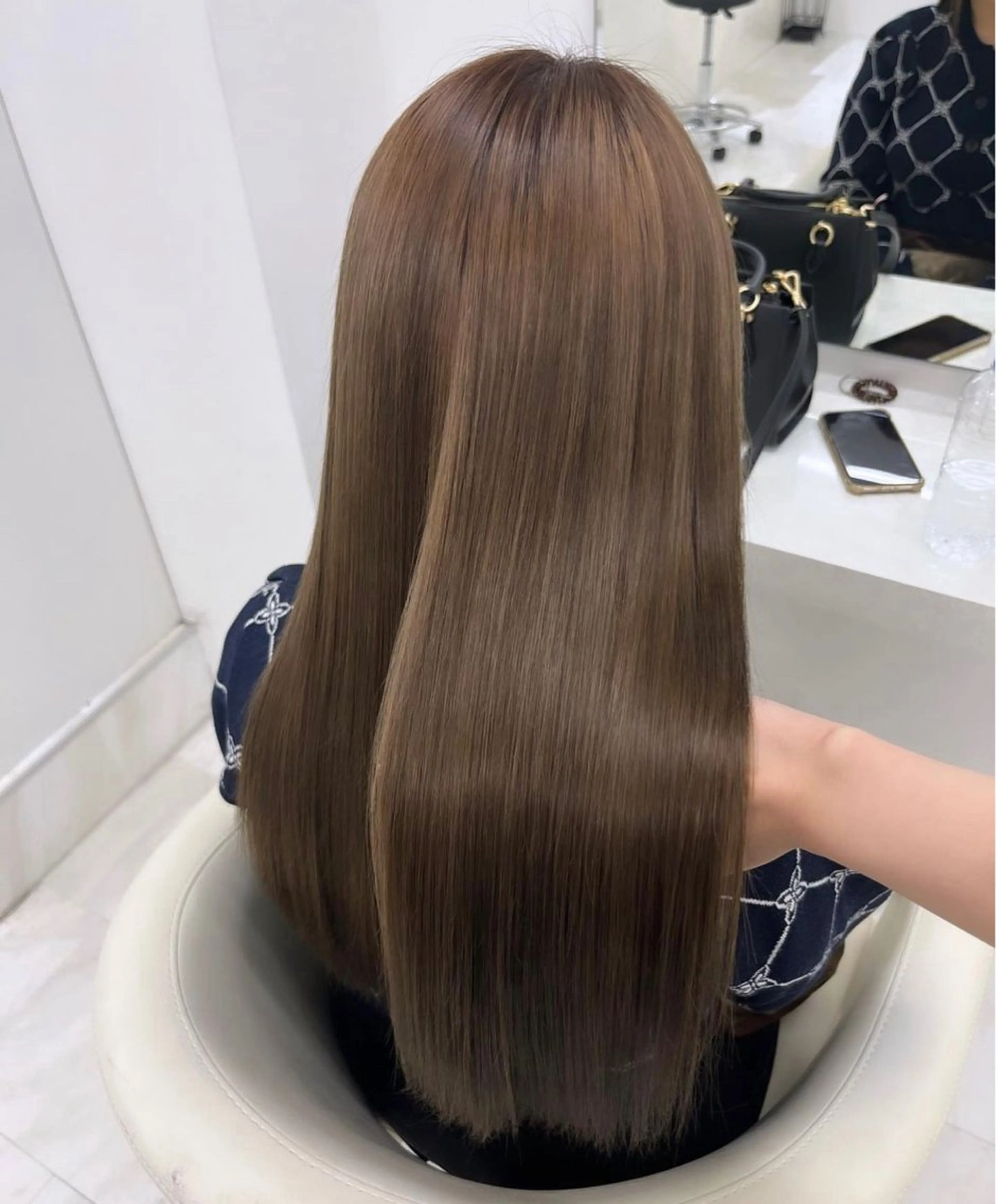 ロング カラー ベージュカラー オリーブベージュ momo /レイヤー/暖色のヘアスタイル