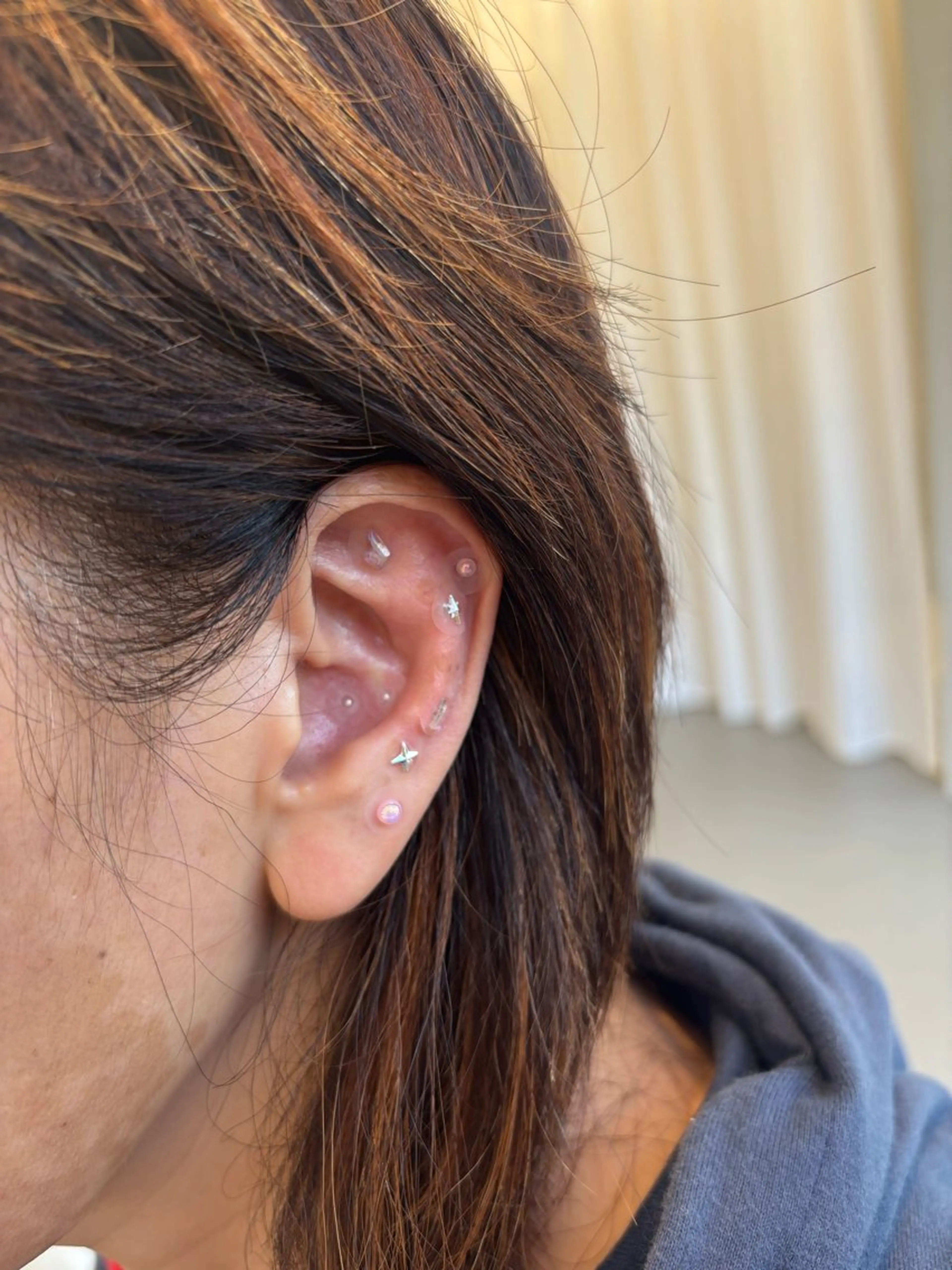 【耳つぼジュエリー】4週間以内の再来の方・16粒までつけ放題《通常¥3800→¥2800》の写真