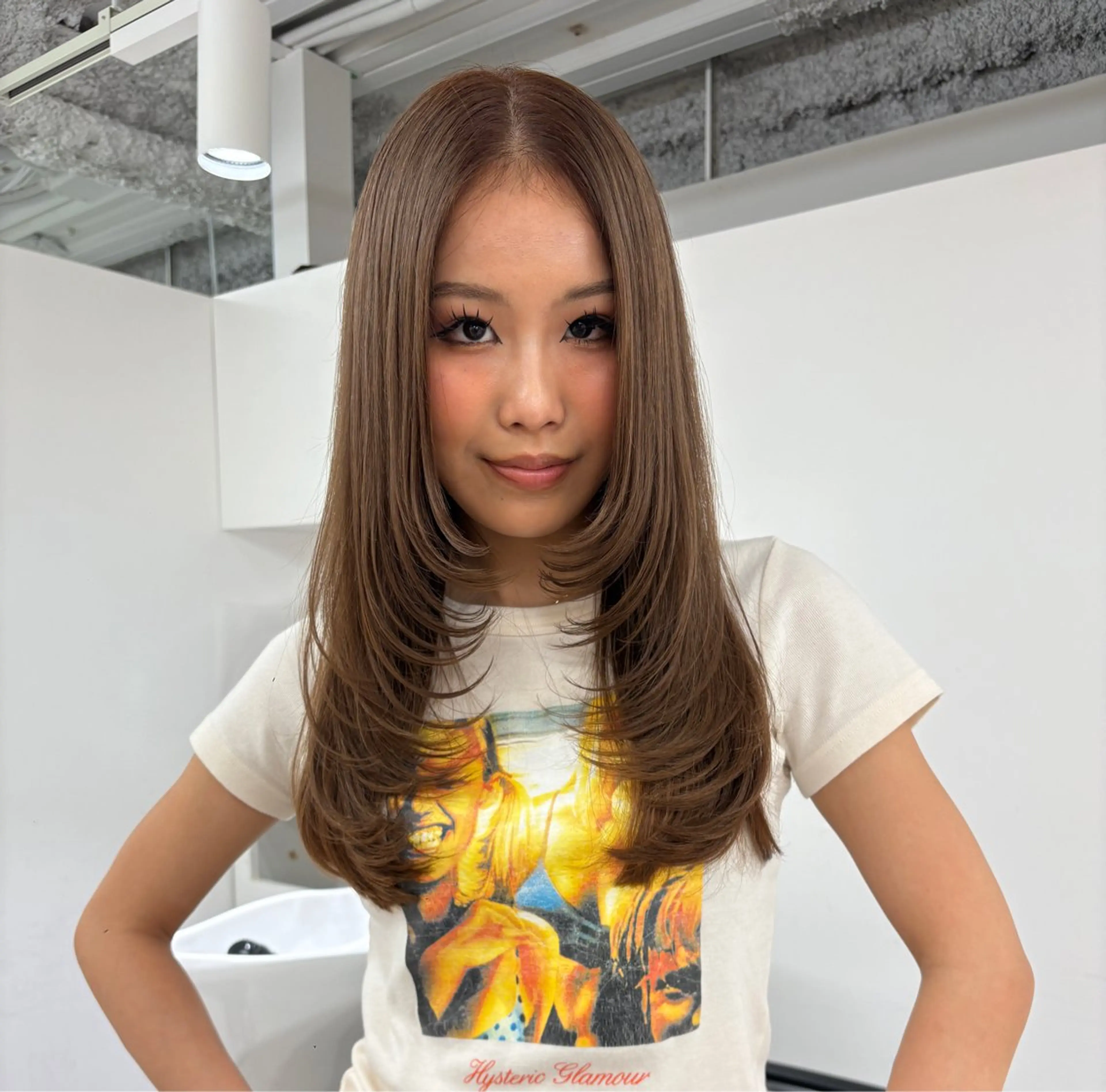 ロング YOLO 渋谷 konaのヘアスタイル