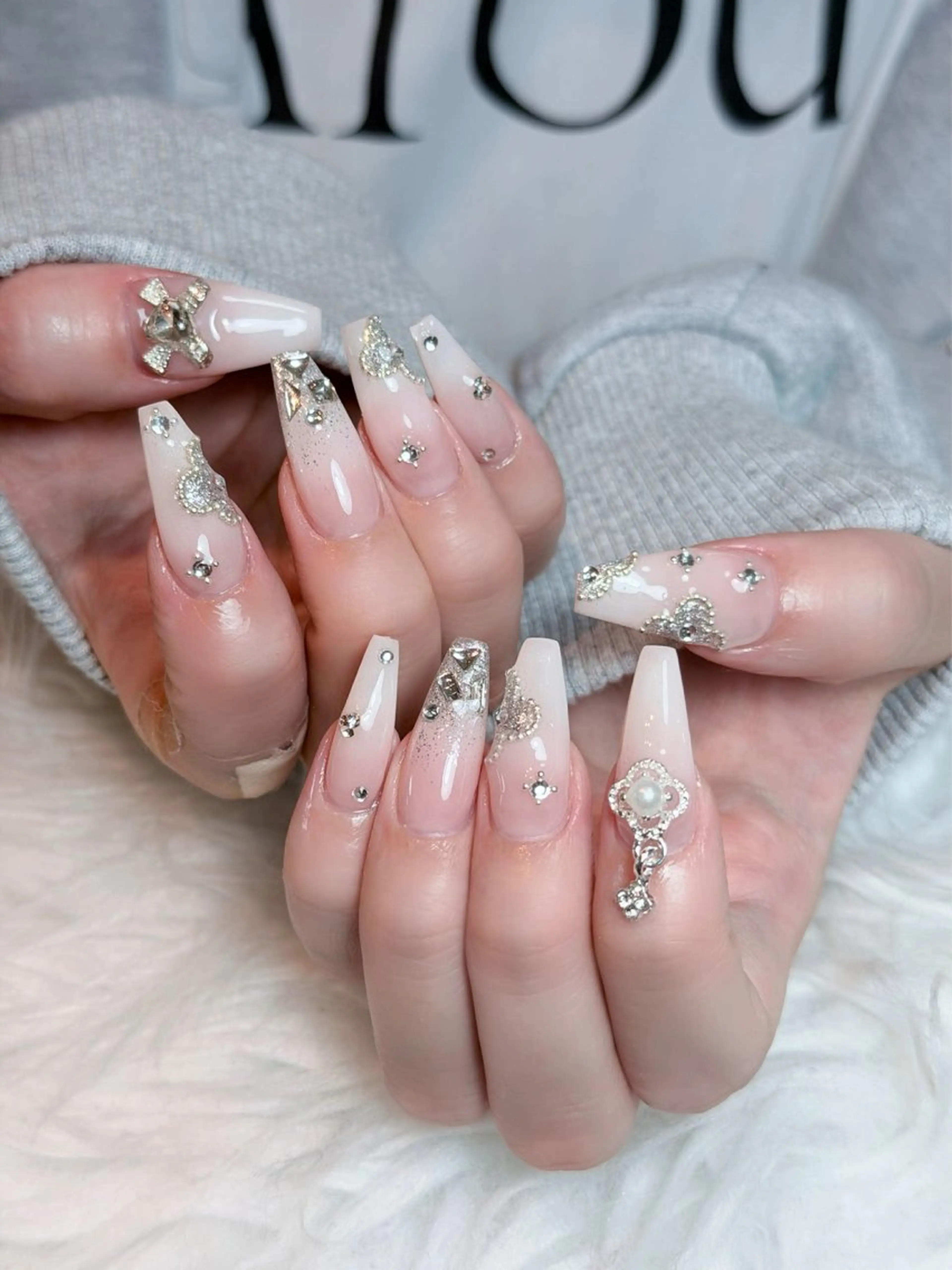 ネイル チークネイル ドット フレンチネイル グラデーション ハート ハンドネイル ハンドケア Eli Nails 新宿のネイルデザイン