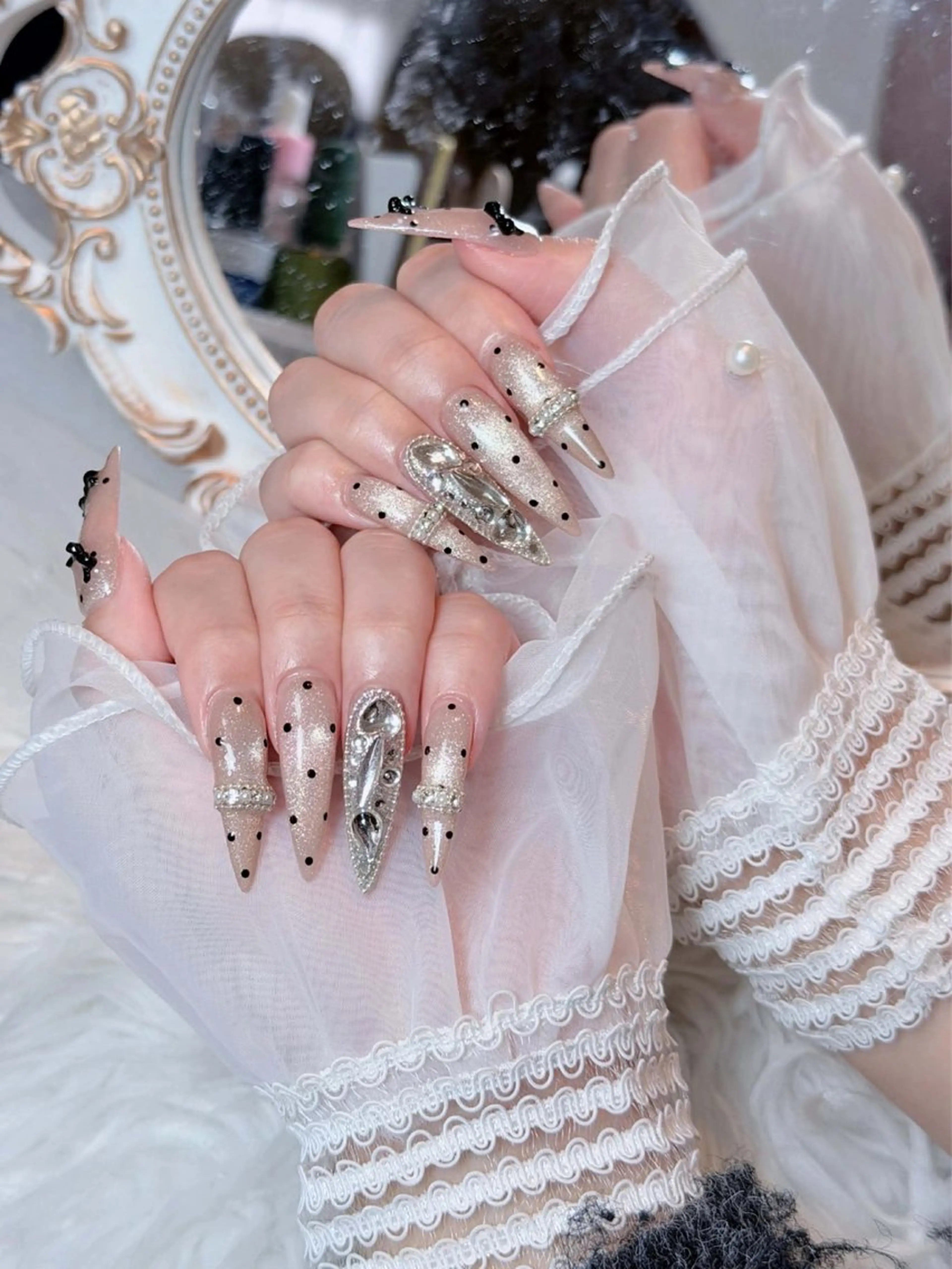 ネイル オーロラネイル ボルドー ブラウン 氷ネイル・うるうるネイル キラキラネイル ハンドネイル Julli ジュリのネイルデザイン