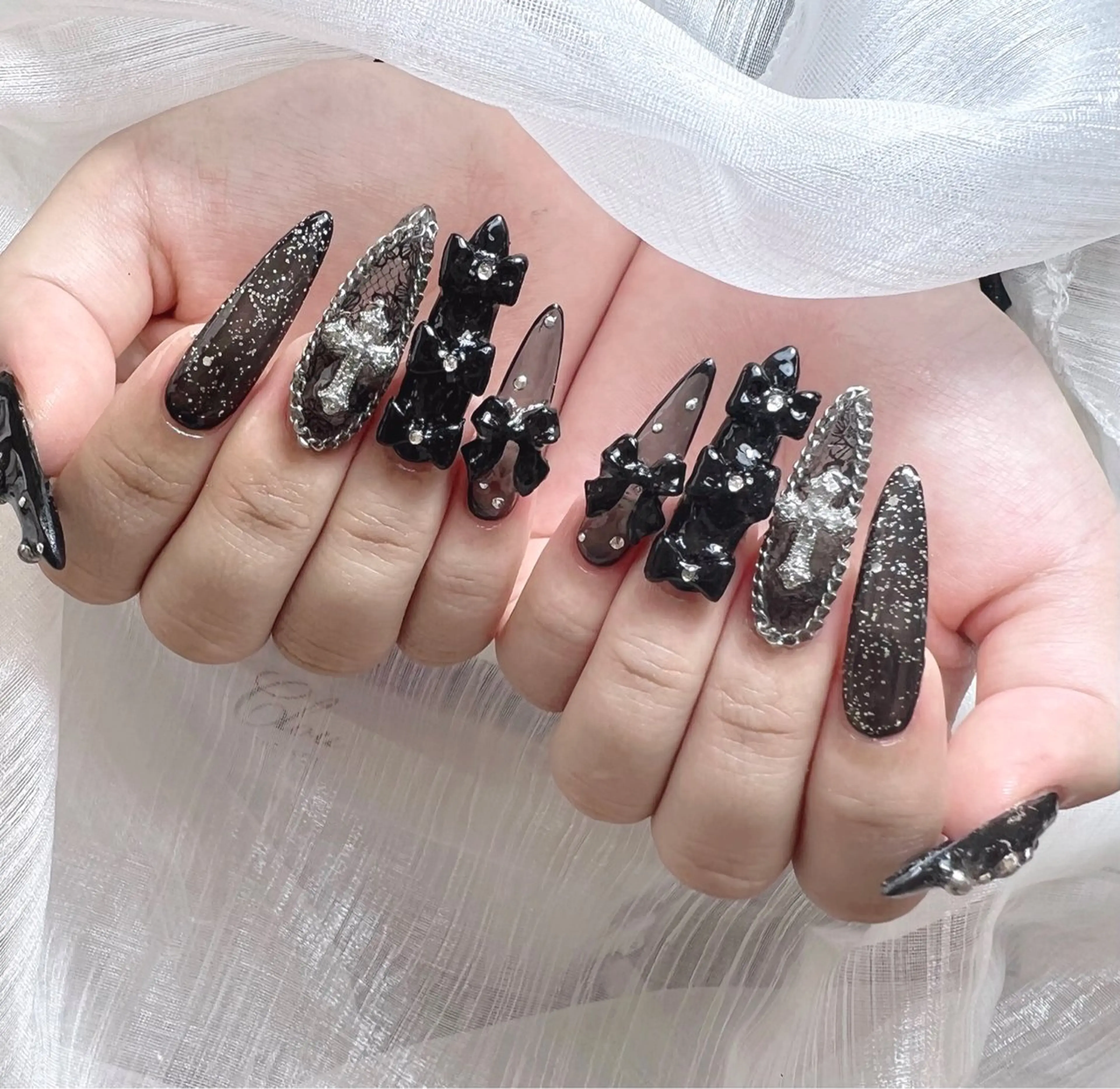 ネイル 長さ出し グラデーション キラキラネイル マグネットネイル ニュアンスネイル ハンドネイル Lee Ainのネイルデザイン