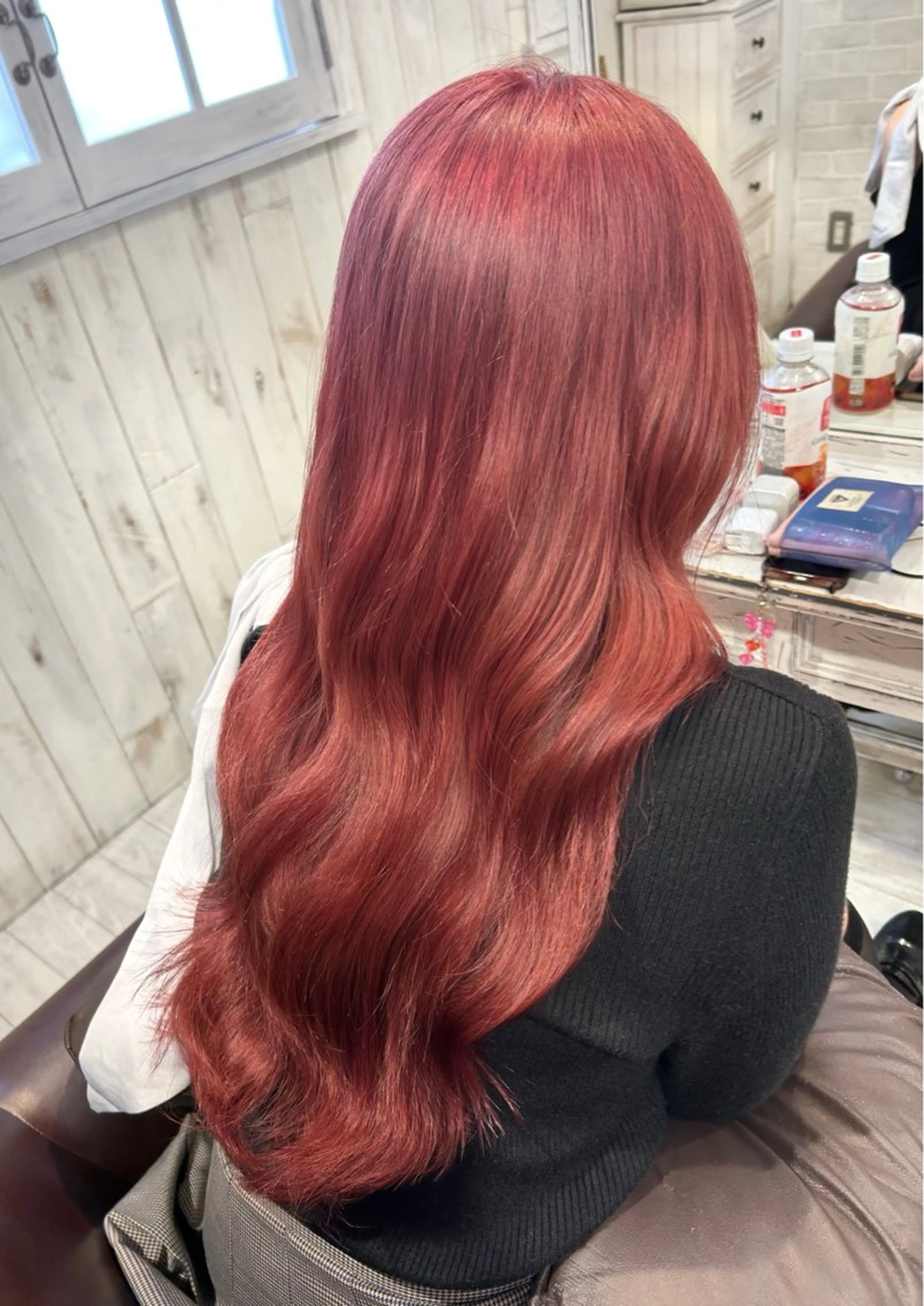 ロング カラー ブリーチ ピンクカラー レッドカラー 【韓国ヘア×透明感 カラー】笹谷 莉未のヘアスタイル