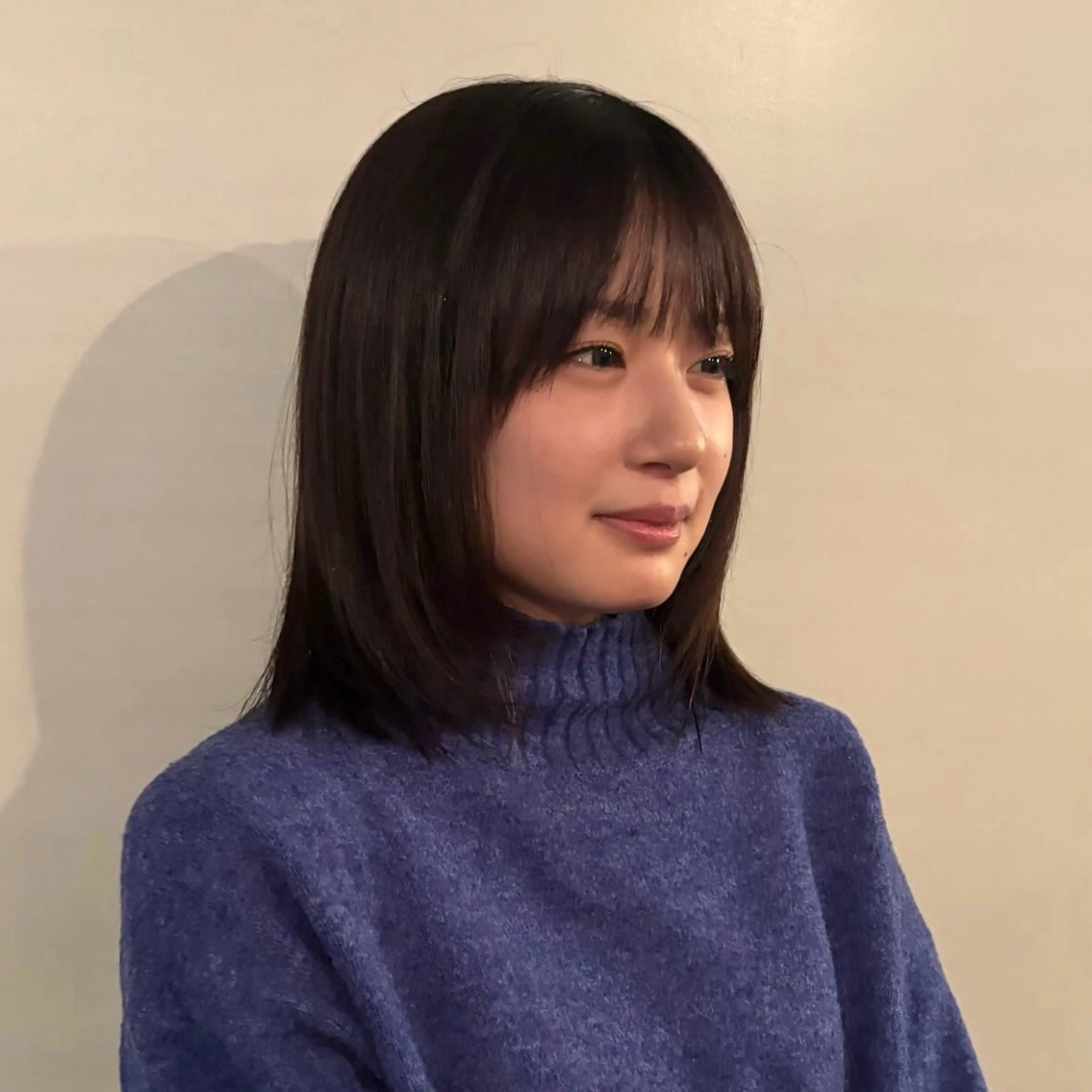 ミディアム ミディアムレイヤー レイヤーカット 蓑輪璃央 ショートカットのヘアスタイル