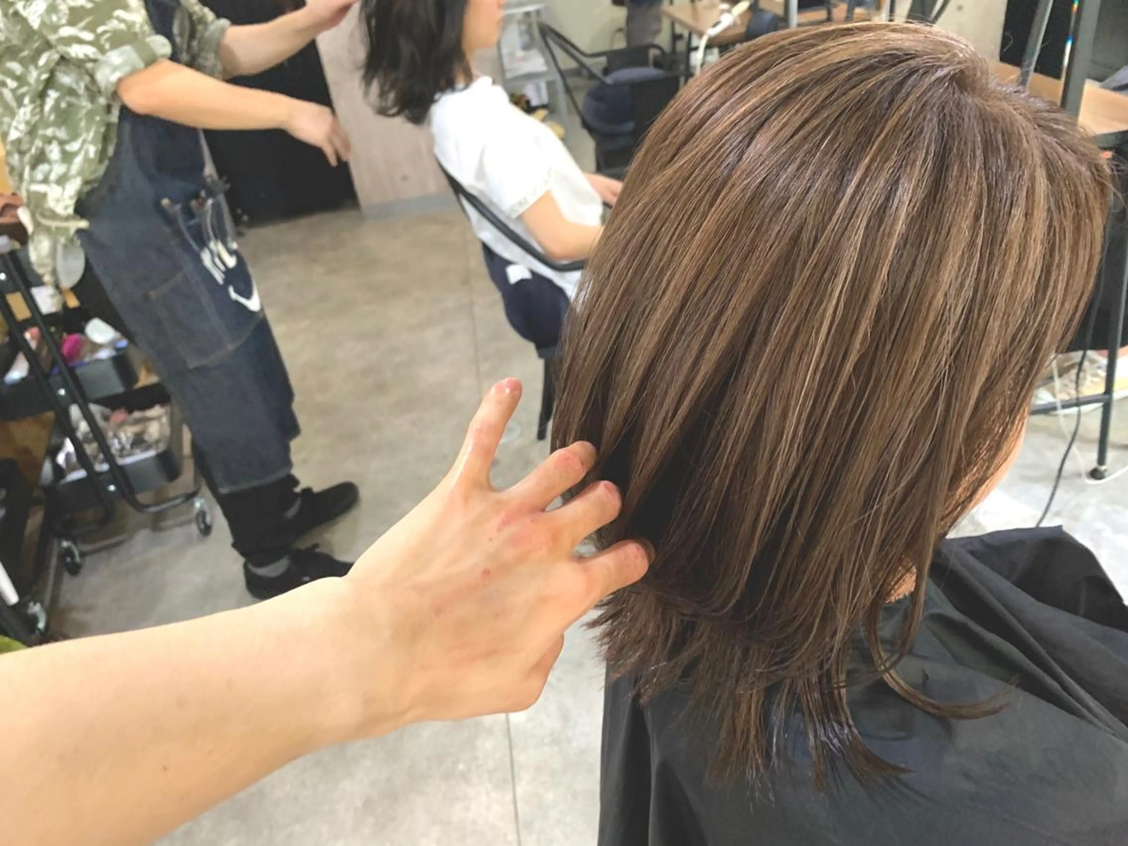 ミディアム カラー パーマ ヘアアレンジ メンズ キッズ ネイル マツエク・マツパ 切りっぱなしヘアボブ ミディアムヘアRYOのヘアスタイル