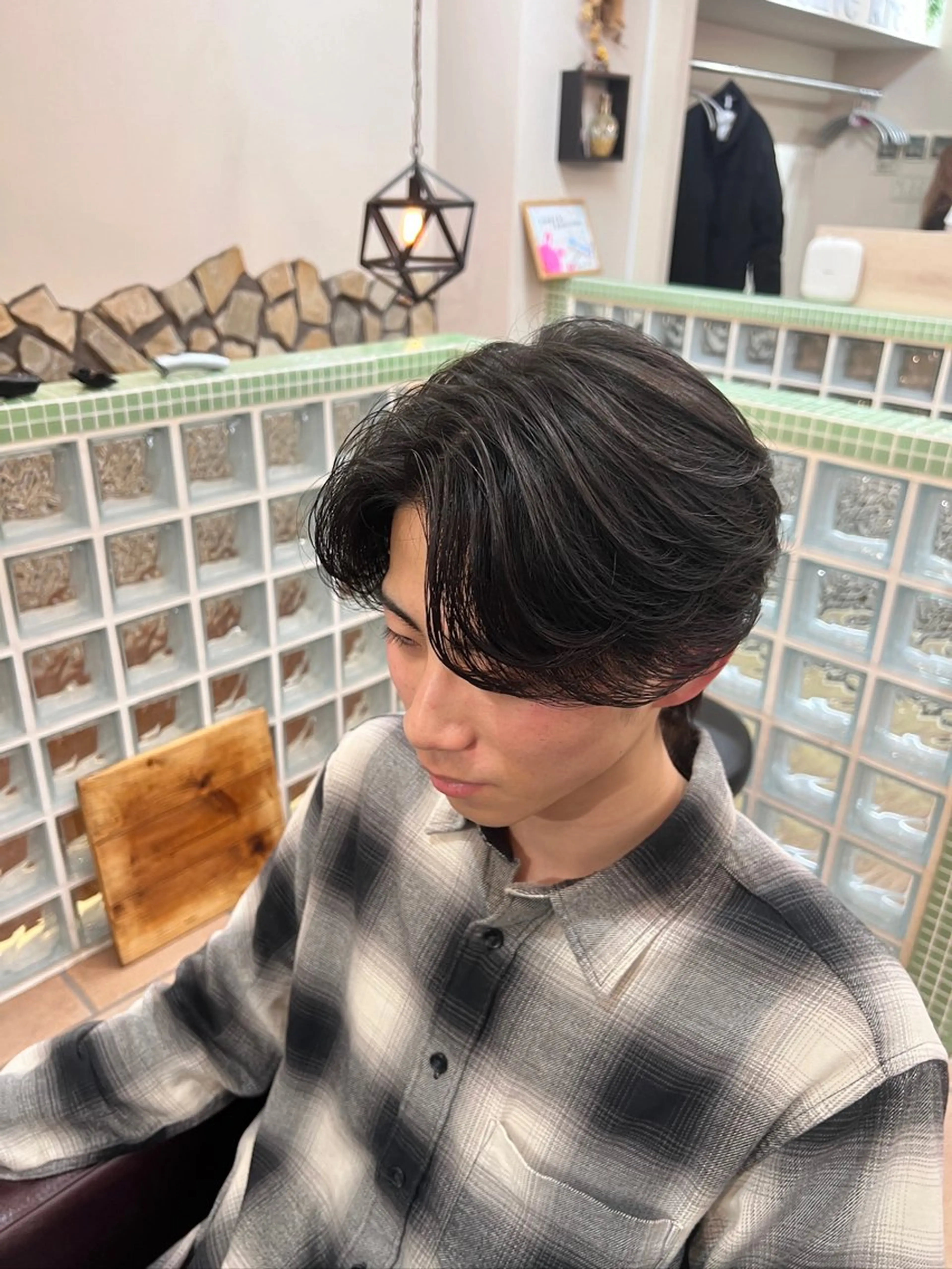 ミディアム メンズ ミディアムパーマ センターパート フェザーパーマ メンズ韓国風 メンズパーマ カット ヘッドスパ メンズカットパーマ ✂️ JOYAのヘアスタイル