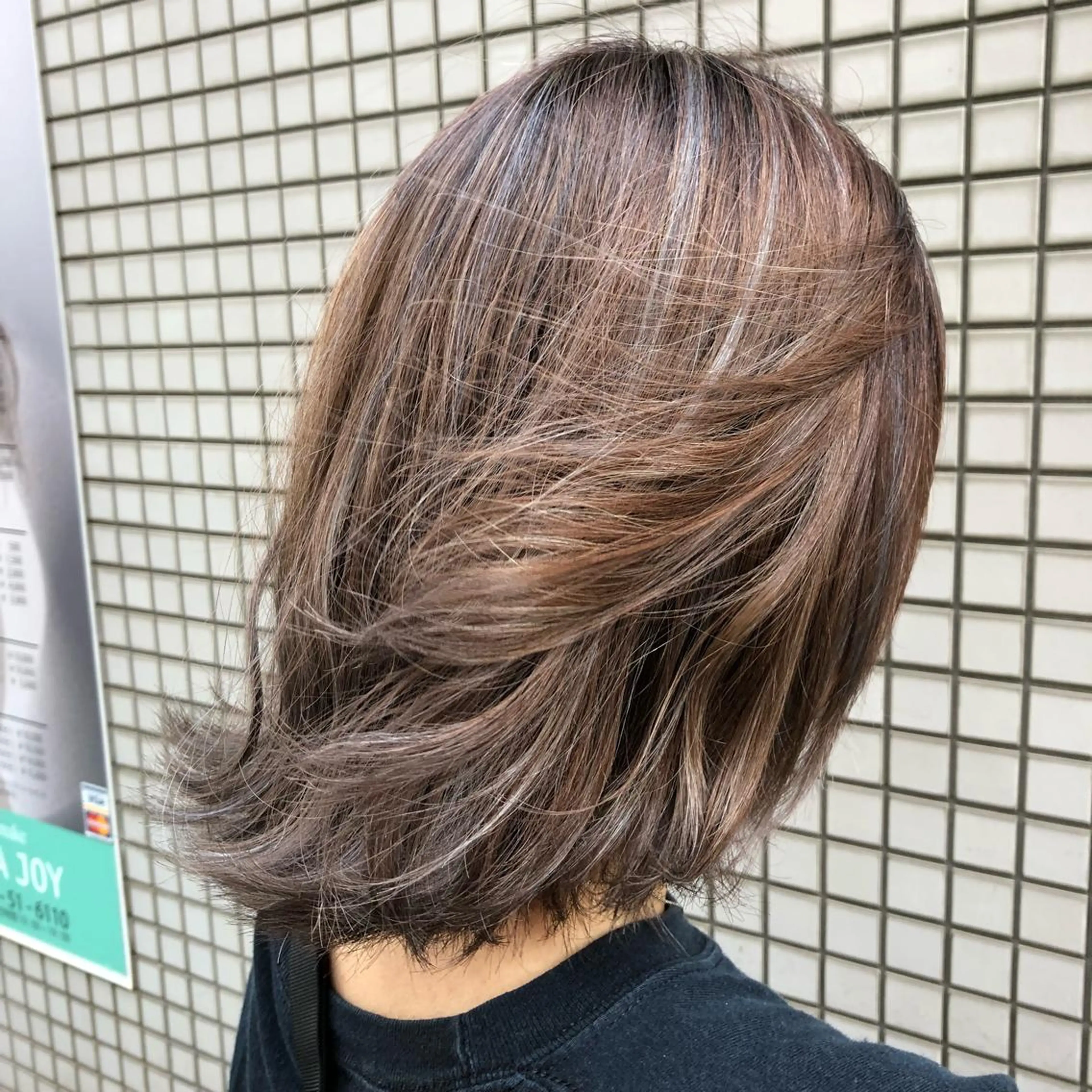 カラー ハイライトカラー 伊東 彩花のヘアスタイル