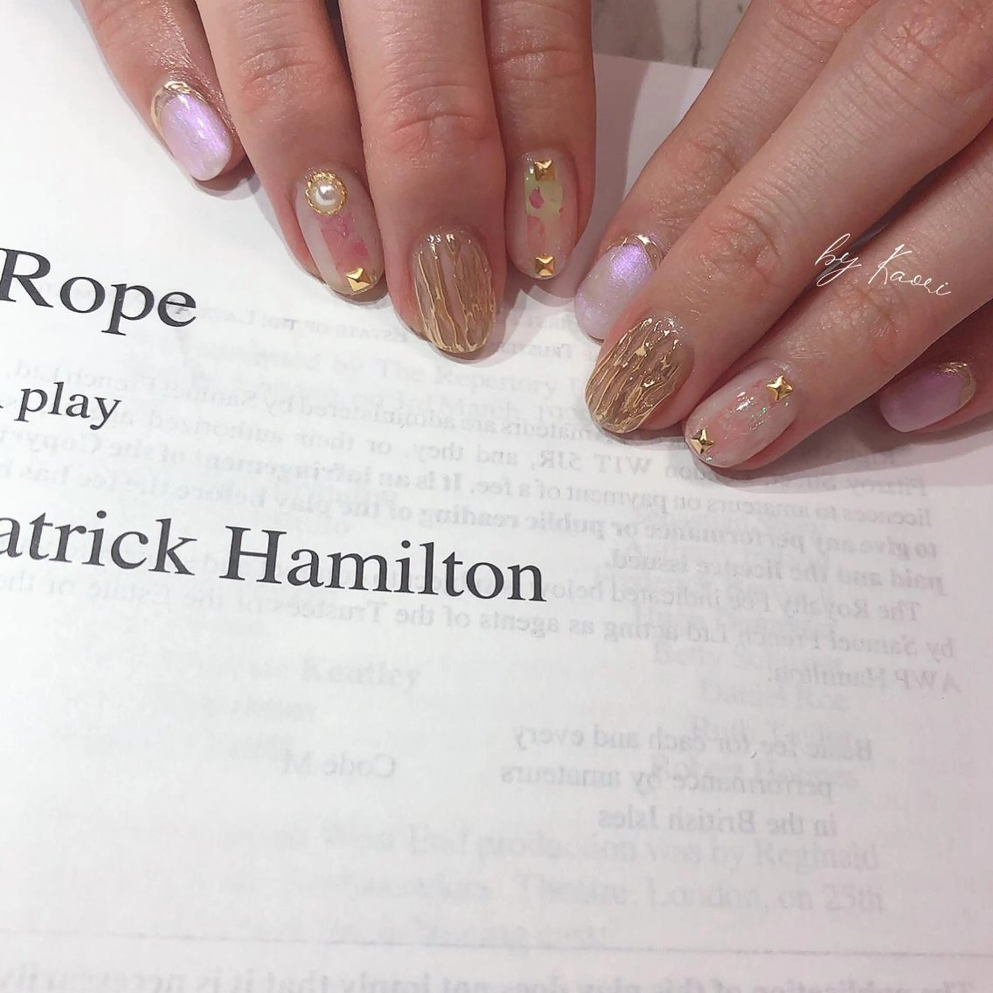 ネイル オーロラネイル ブラウン カジュアル フットネイル フレンチネイル ハンドネイル _Defi_ by Kaoriのネイルデザイン