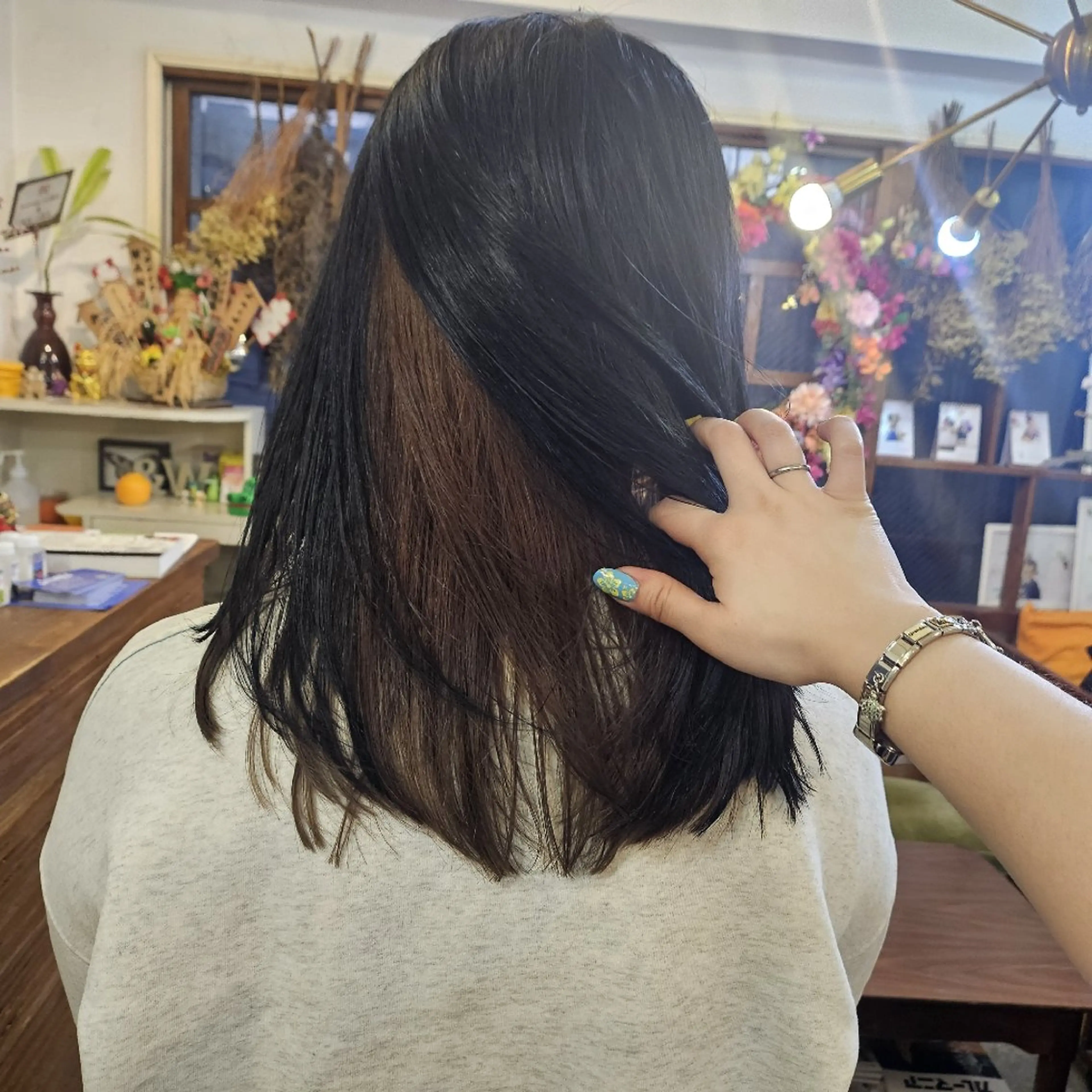 セミロング カラー ブリーチ インナーカラー ブリーチなしカラー ヘアカラー あべかりん/原宿 /マツパ/ハイトーンのヘアスタイル
