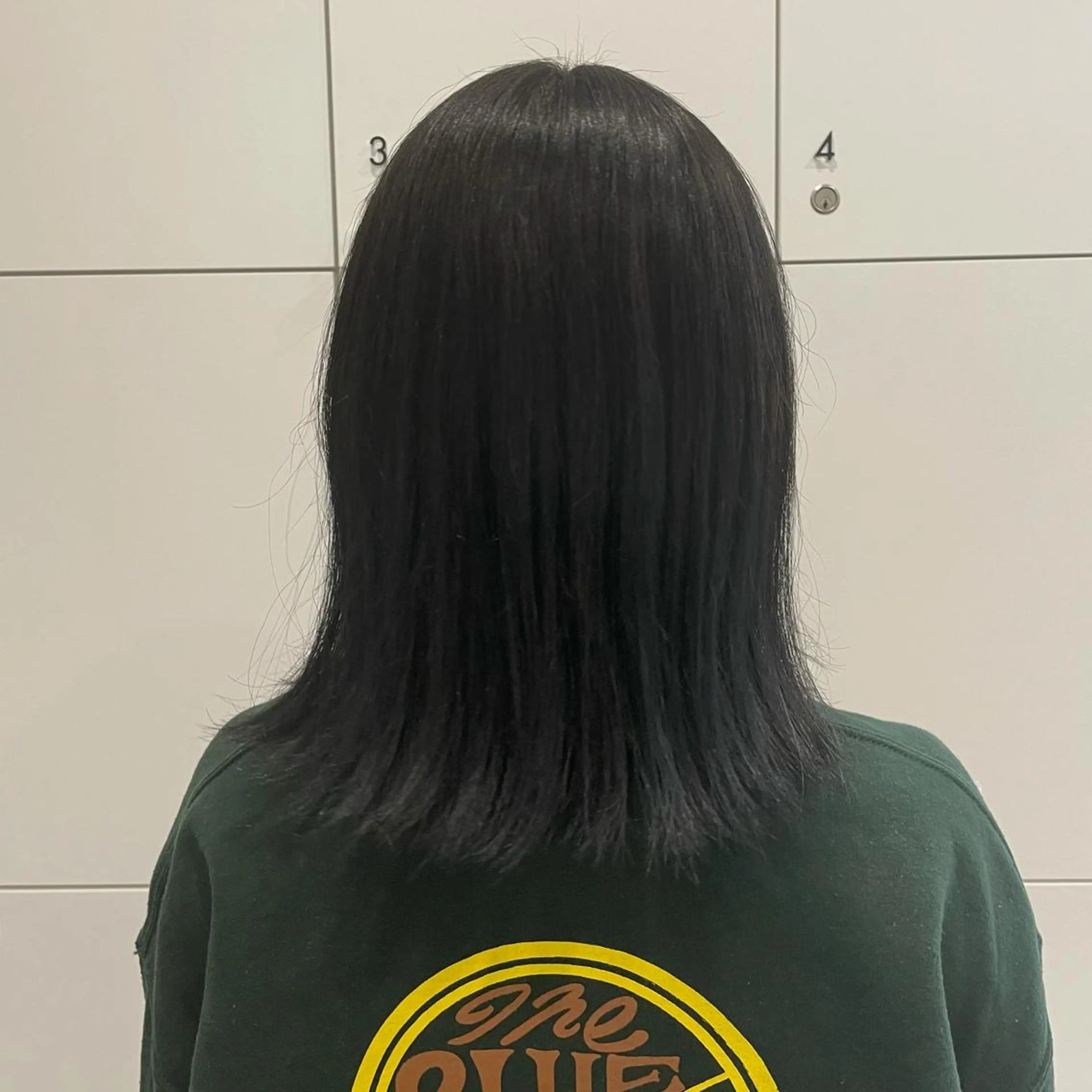 ミディアム 中根 麻友香のヘアスタイル