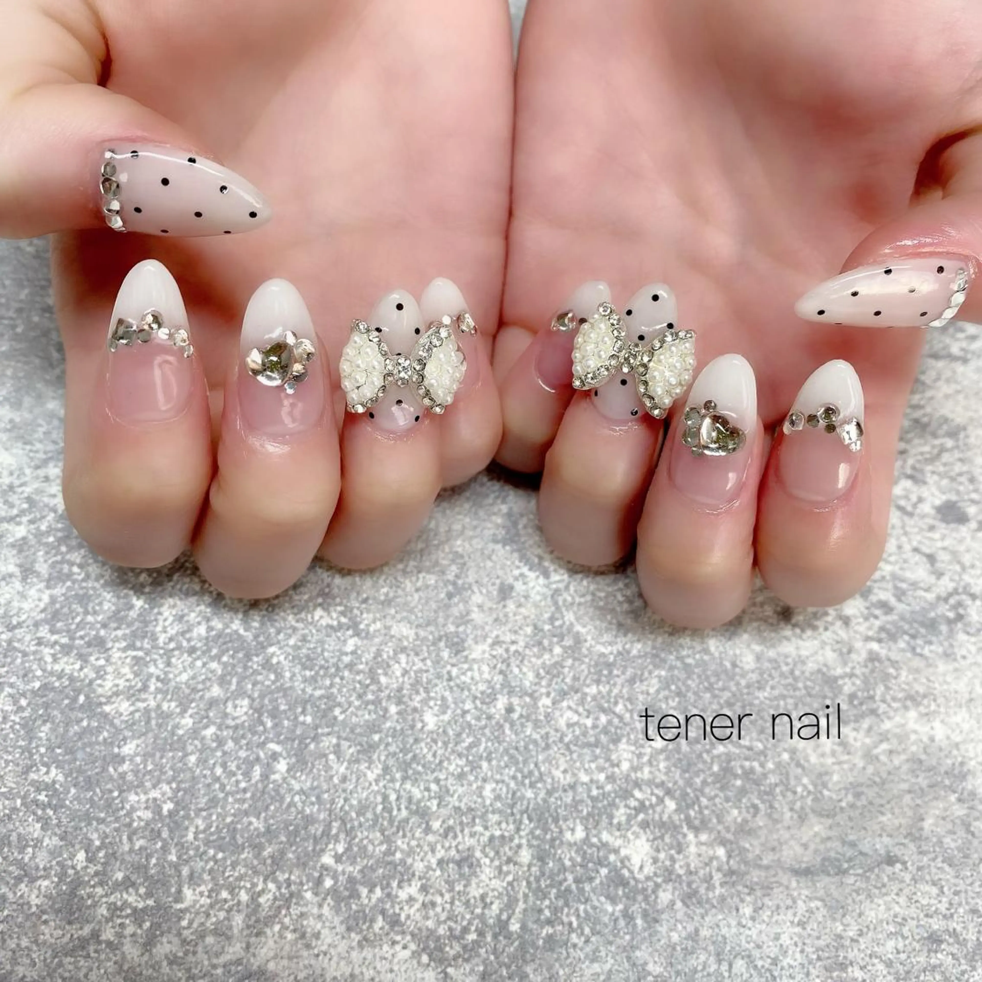 ネイル キラキラネイル ホワイト テネルネイル tener nailのネイルデザイン