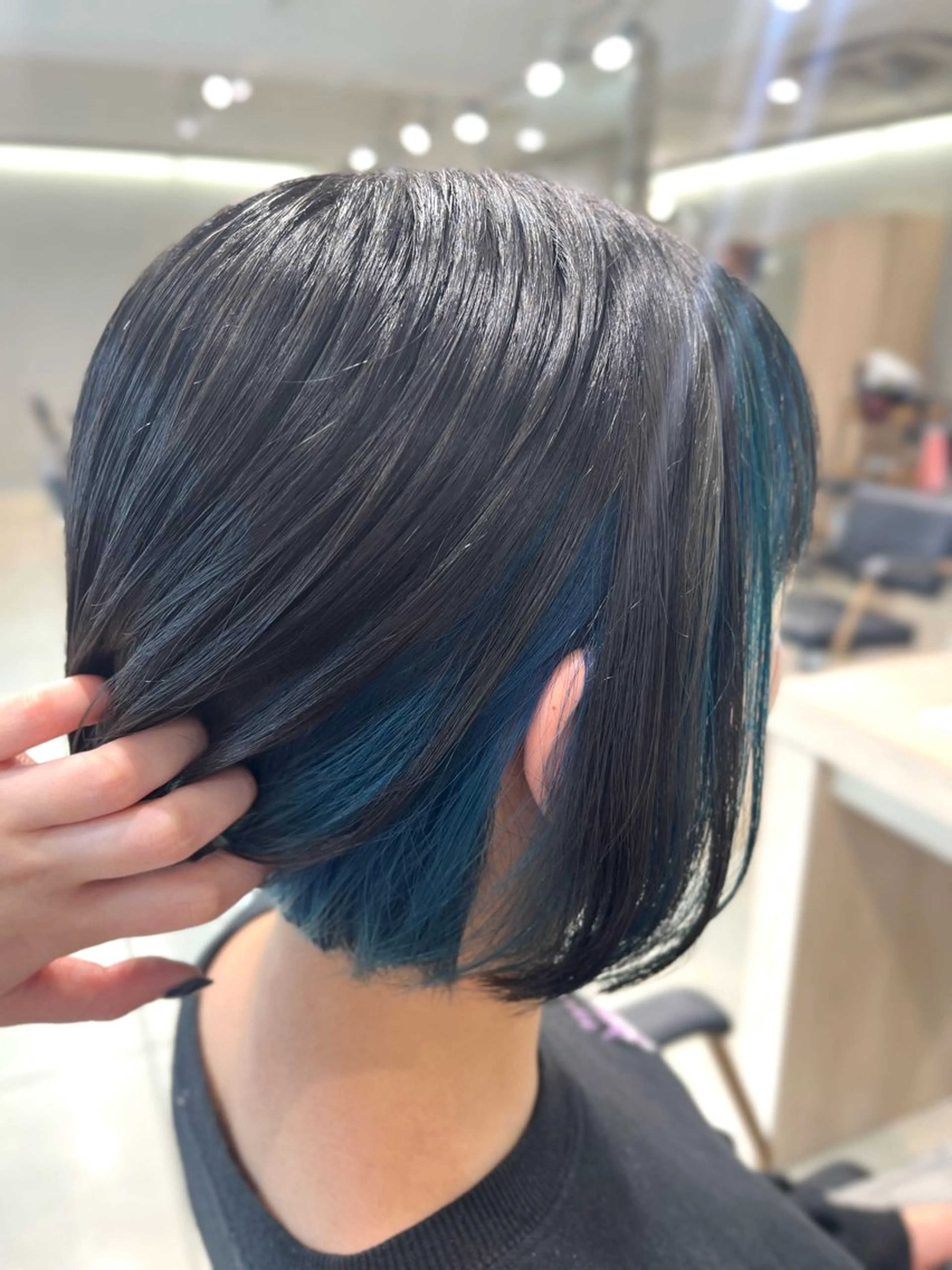 ミディアム カラー ブリーチ ブルーカラー カット ヘアカラー 巖本 真希のヘアスタイル