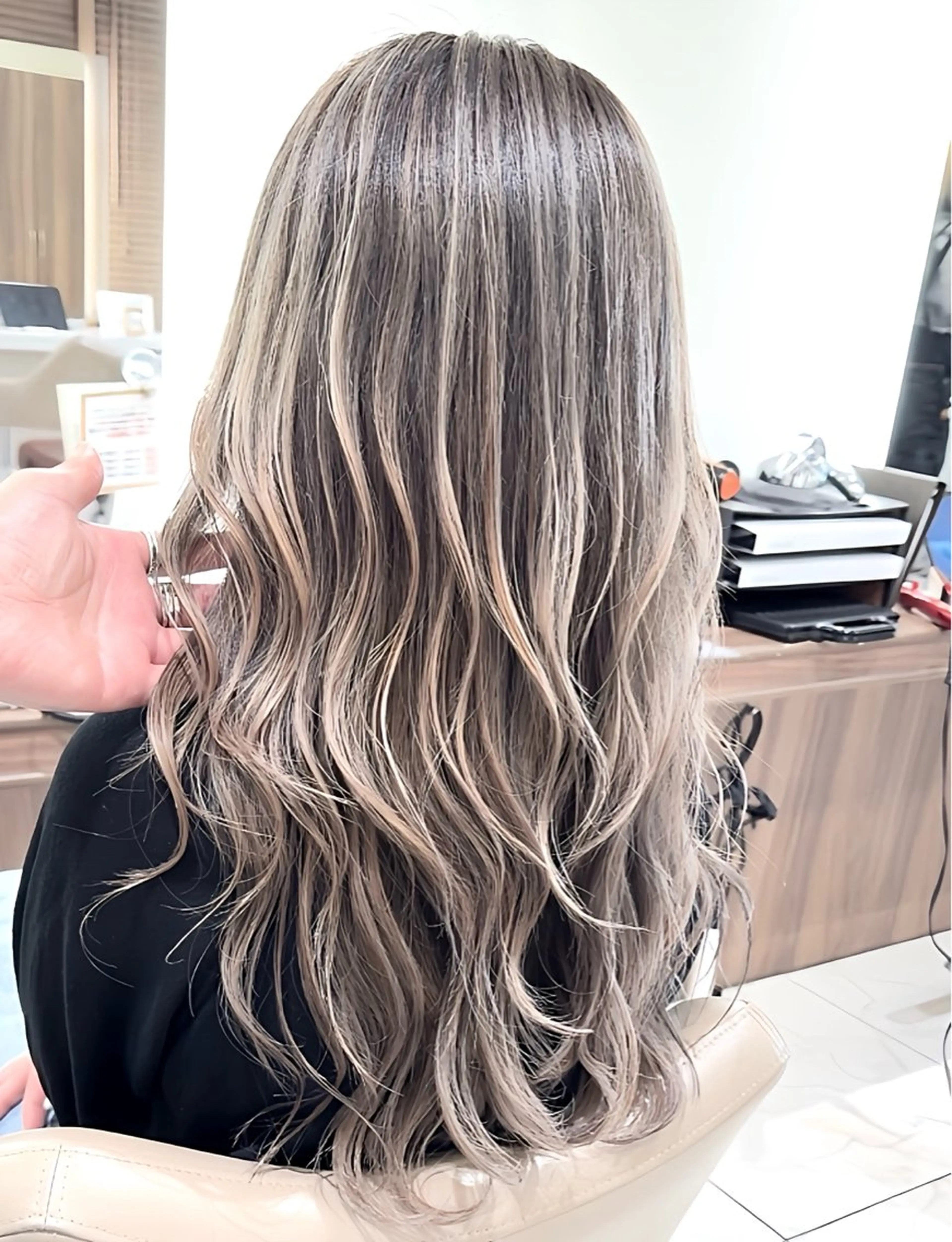 ロング カラー 髪質改善 カット ヘアカラー トリートメント 山崎俊輔/髪質改善 /バレイヤージュのヘアスタイル