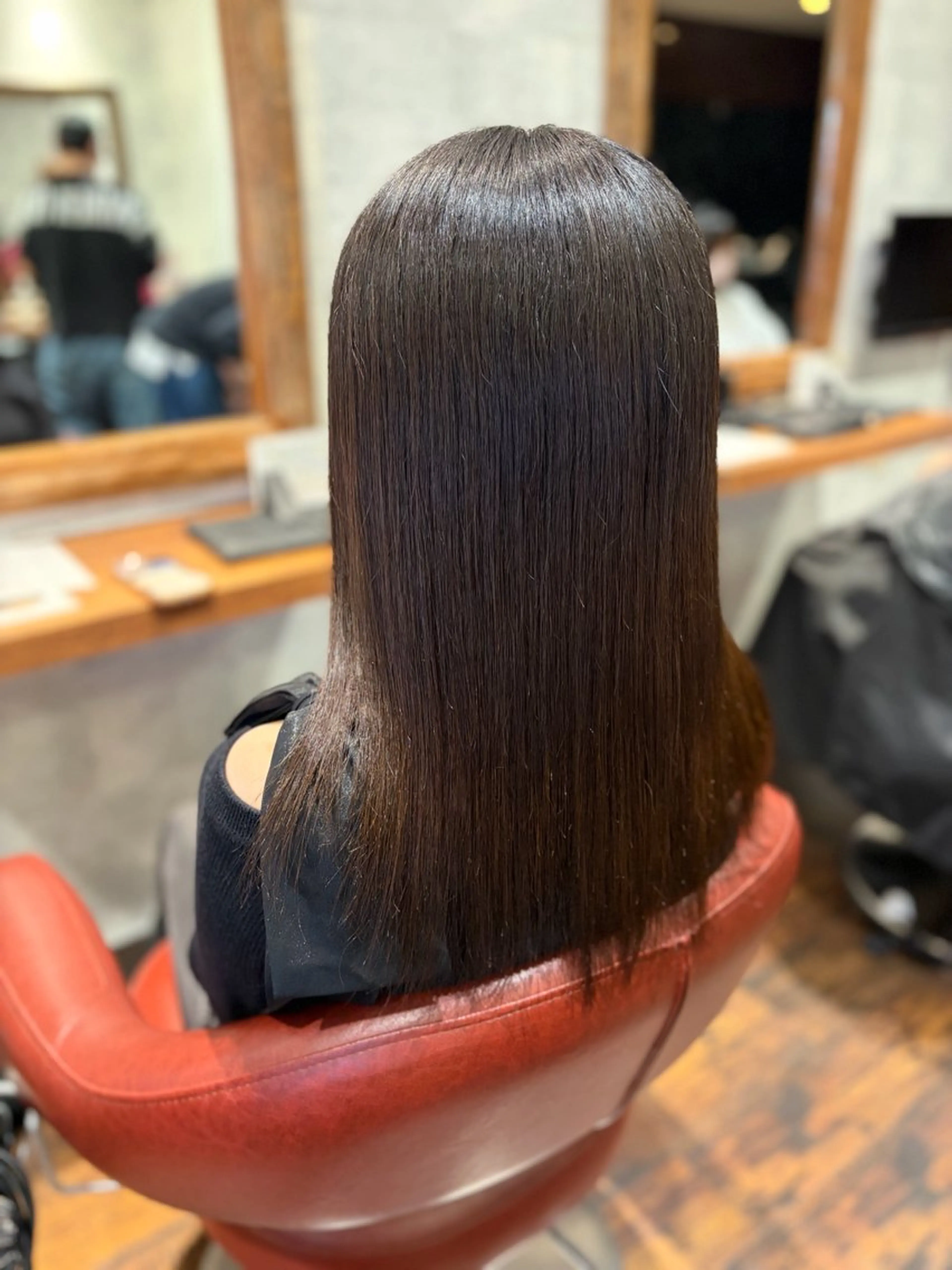 セミロング カット 縮毛矯正 ✨矯正口コミ4.9✨ 歴21年代表ヨシアキのヘアスタイル