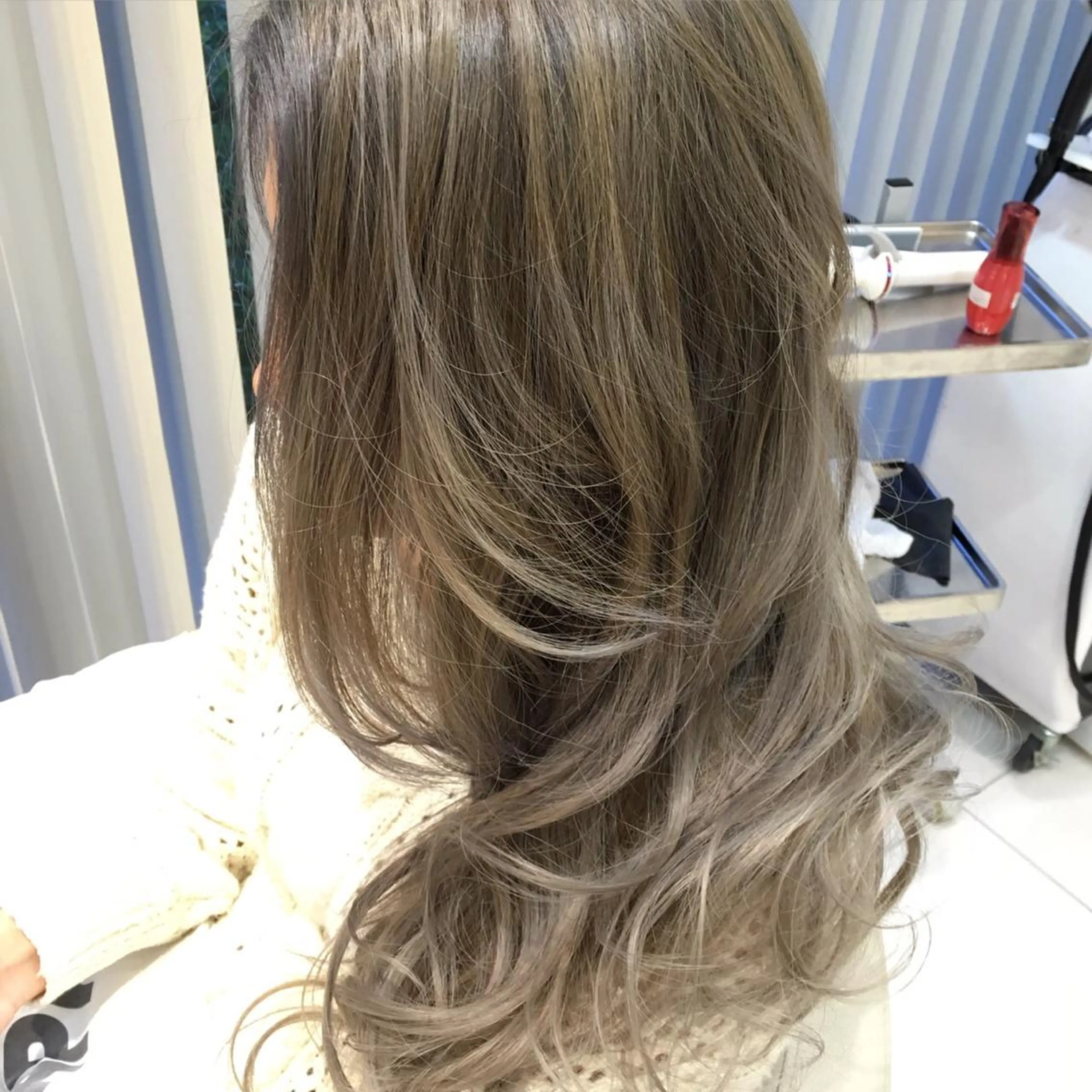 ロング カラー ブリーチ グラデーションカラー グレージュ ハイライトカラー ハイライト 小田原NO1 美容師 飯田飛翔のヘアスタイル