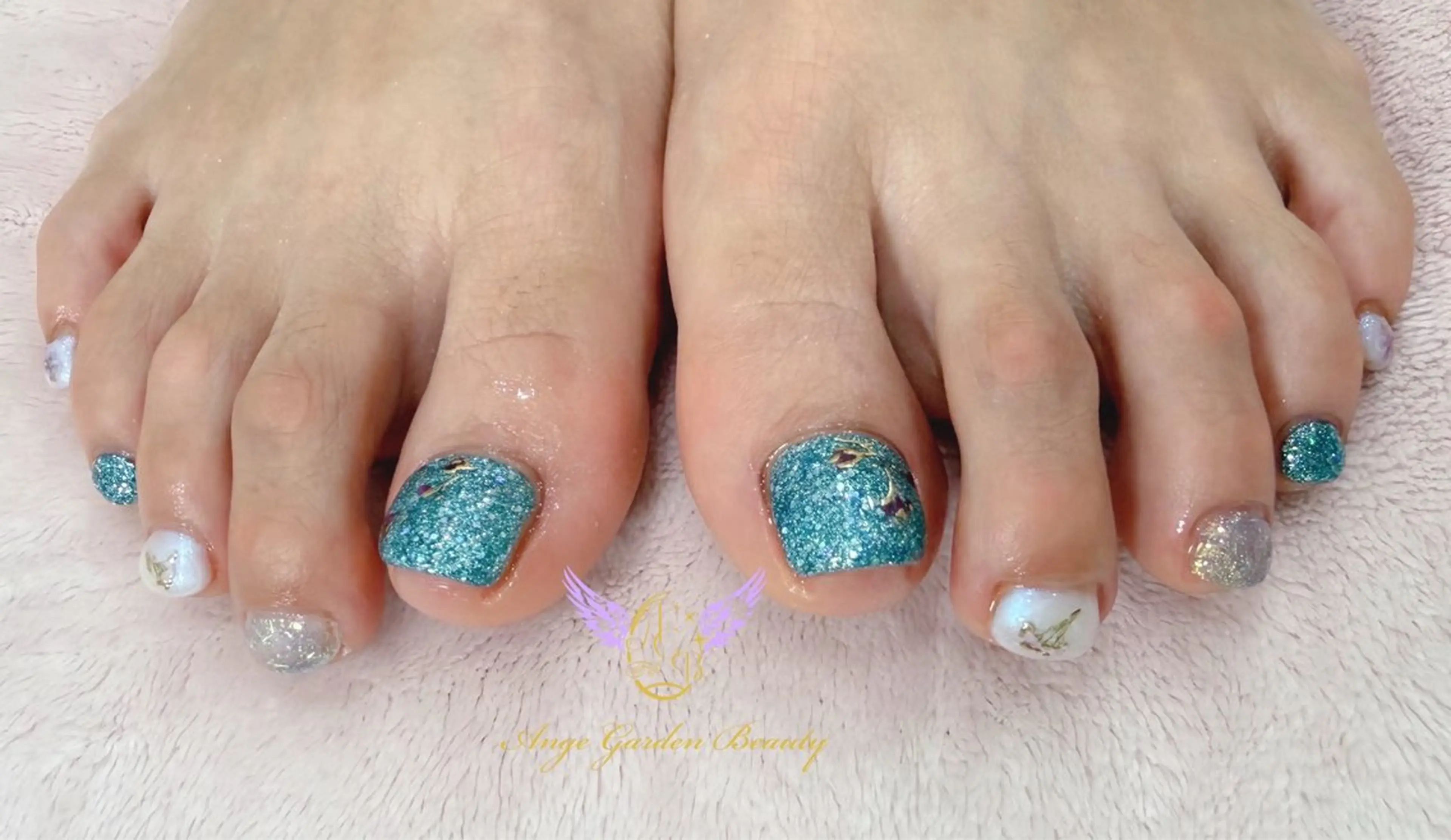 ネイル ブルー ジェルネイル ラメ(グリッター) ミラーネイル フットネイル AngeGarden Beautymihoのネイルデザイン