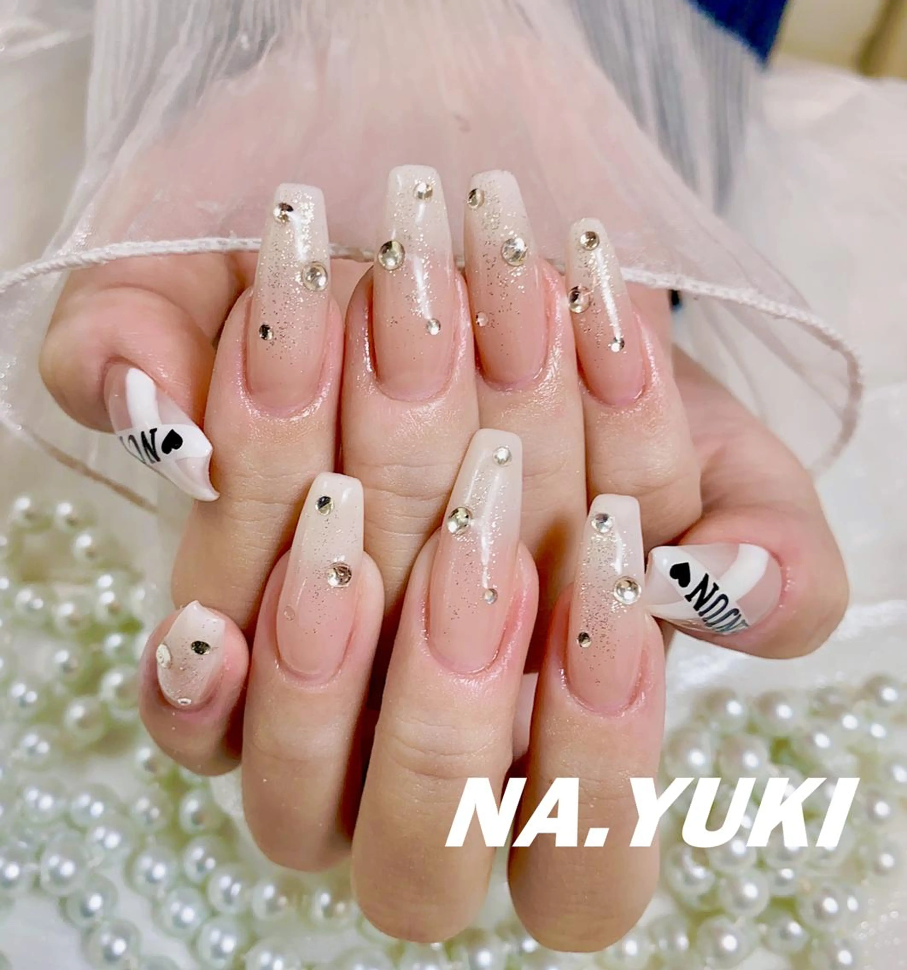 ネイル ハンドネイル ハンドケア 🌷 Mooning 🌷のネイルデザイン