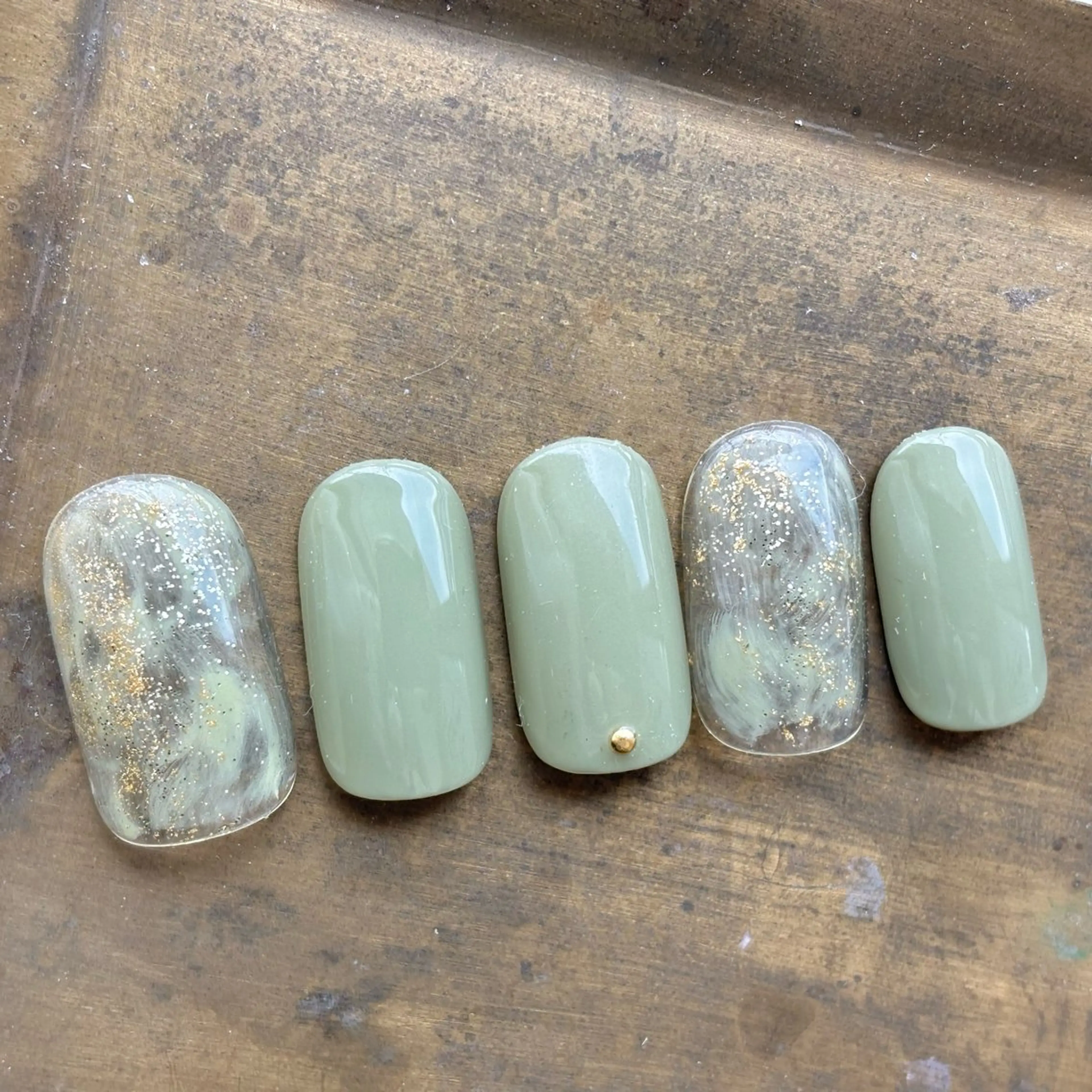 ネイル グリーン ニュアンスネイル 6Roku  Hair所属・伊藤 貴恵のネイルデザイン