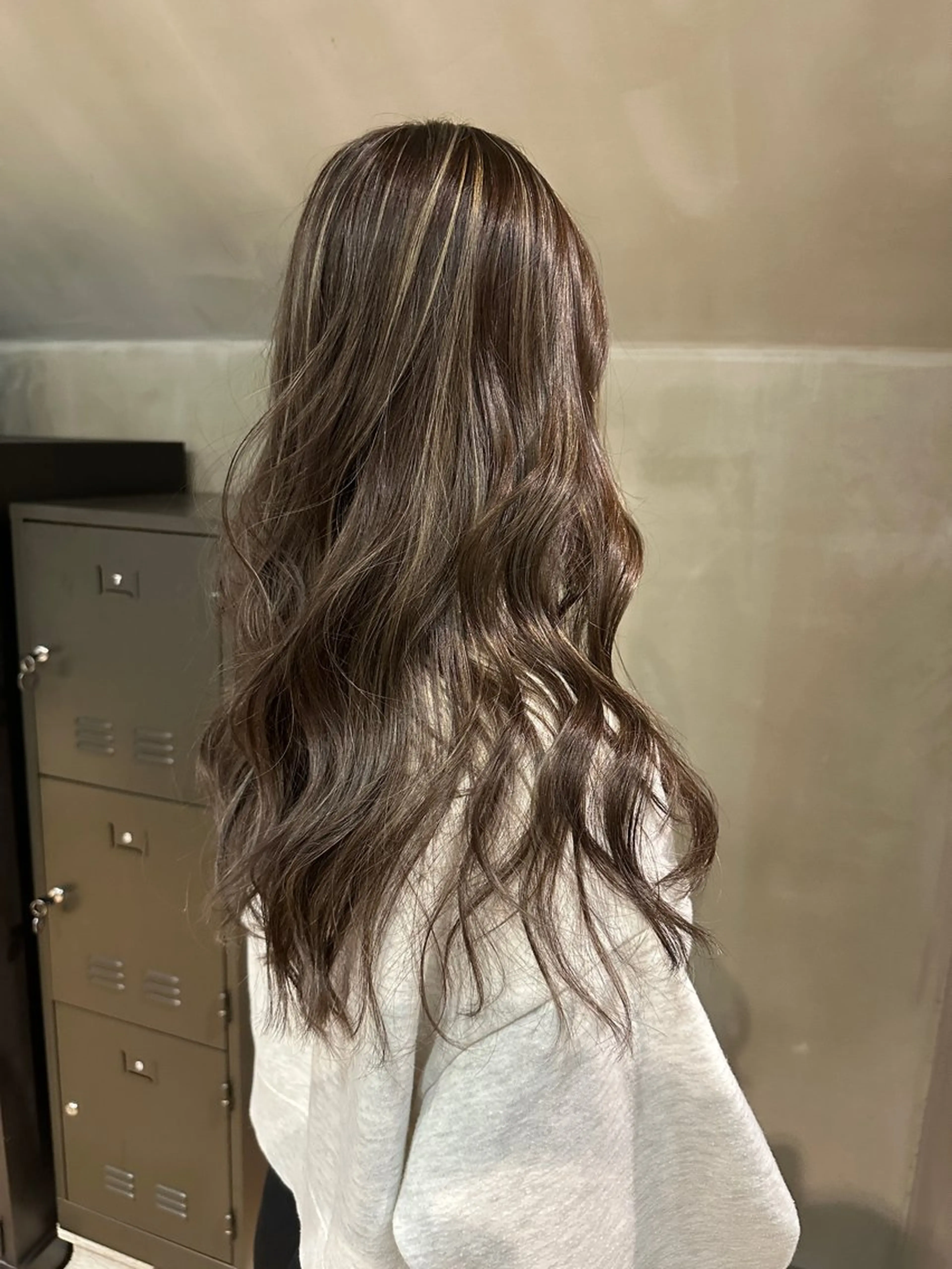 ロング ヘアカラー mei🪽 カラーモデルのヘアスタイル