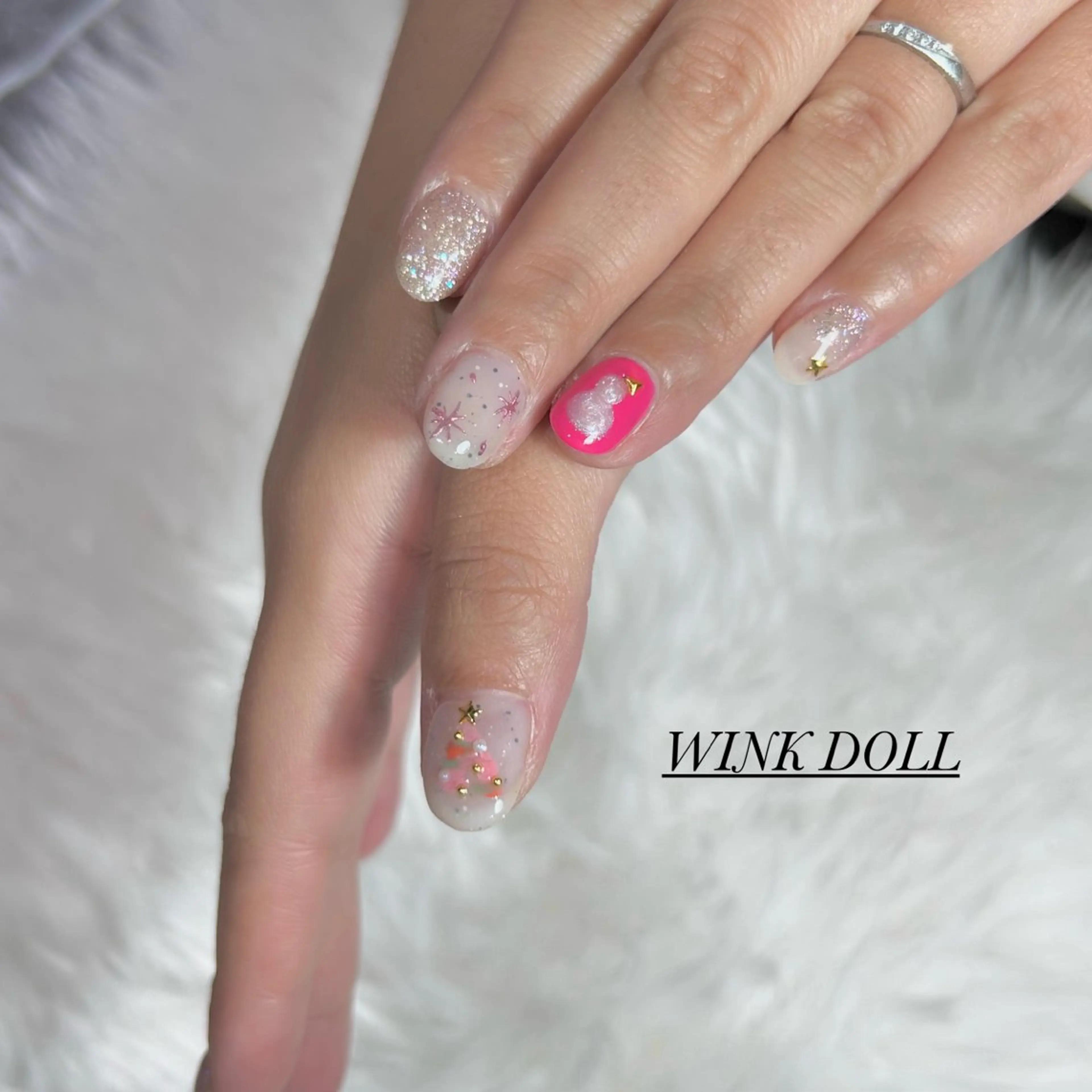 ネイル 冬ネイル クリスマス ハンドネイル WINK DOLL 🌹MIRAIのネイルデザイン