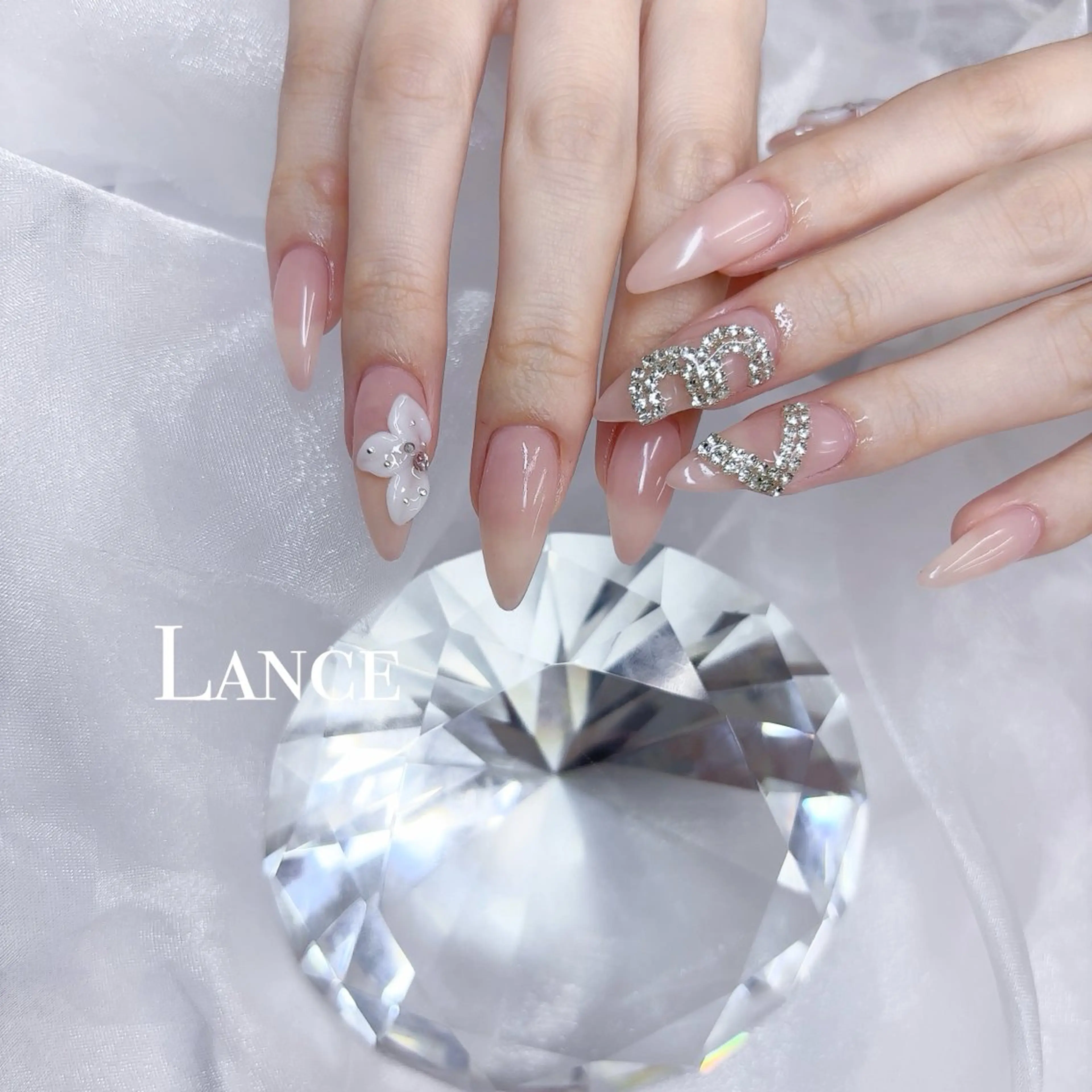 ネイル オーロラネイル フットネイル フレンチネイル ガラスフレンチ 氷ネイル・うるうるネイル ハンドネイル Lance nailのネイルデザイン