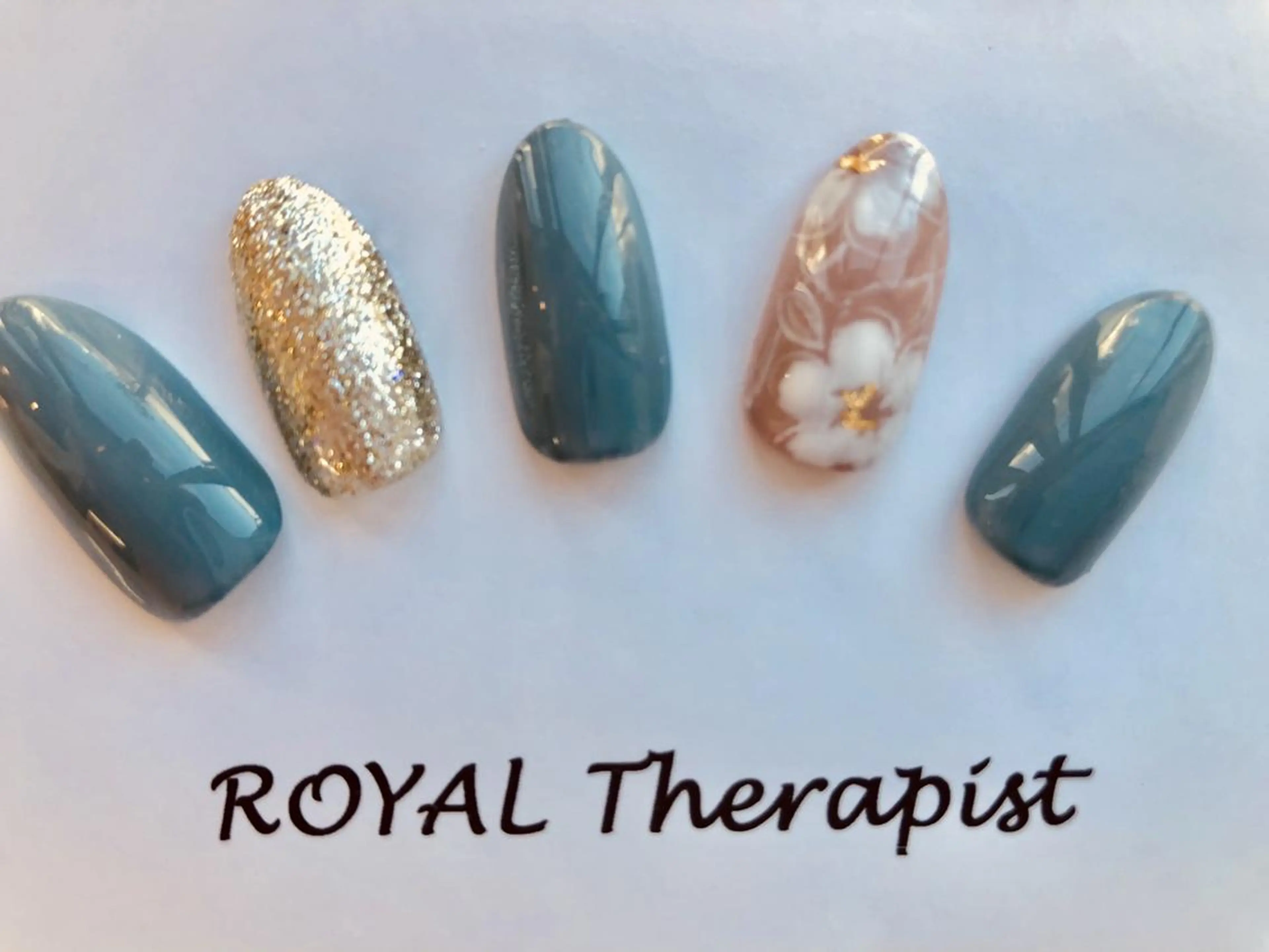 ネイル 【尾下】 ロイヤル•セラピストのネイルデザイン