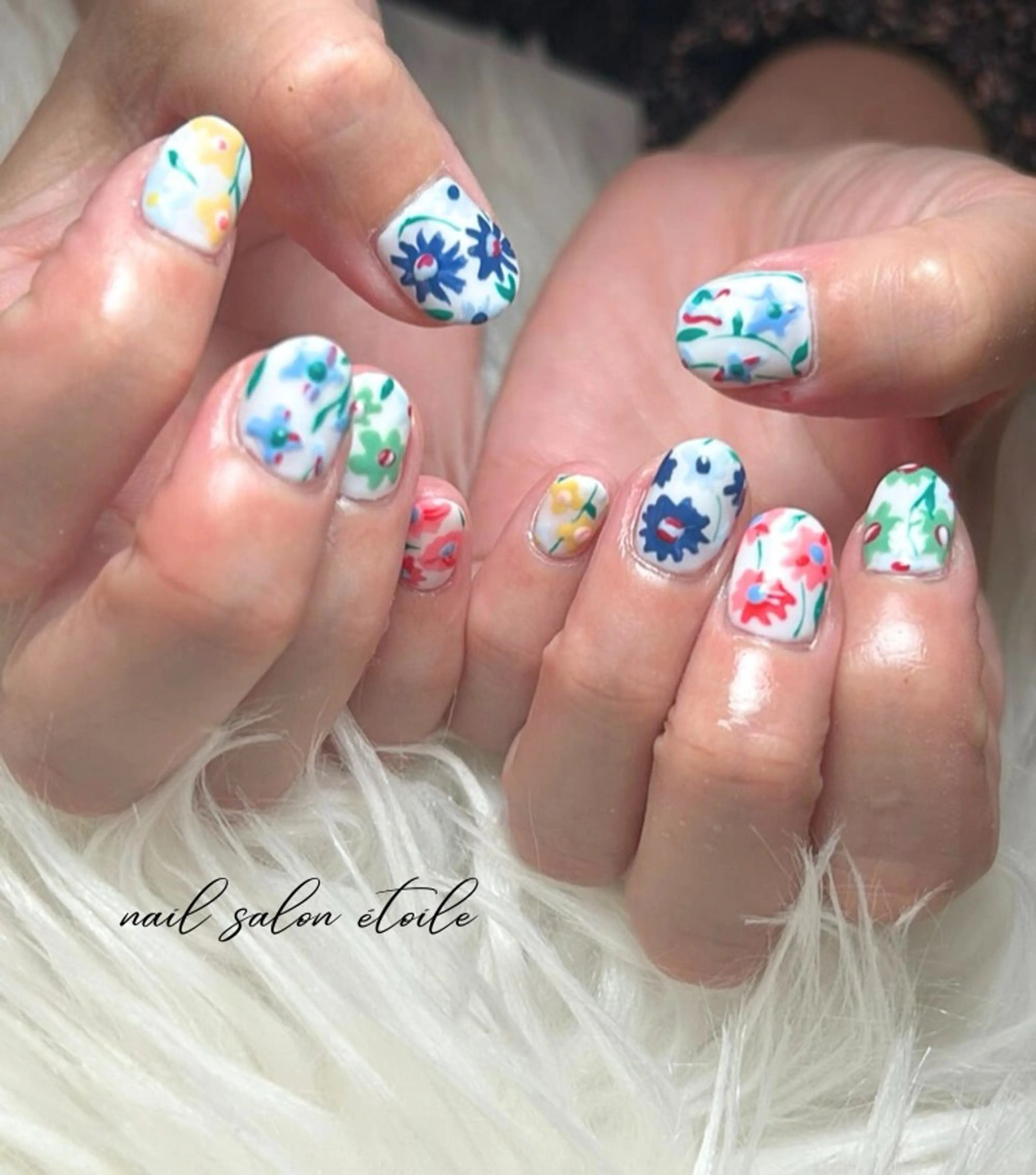 ネイル フラワーネイル 持ち込み ホワイト ハンドネイル nail salon étoileのネイルデザイン