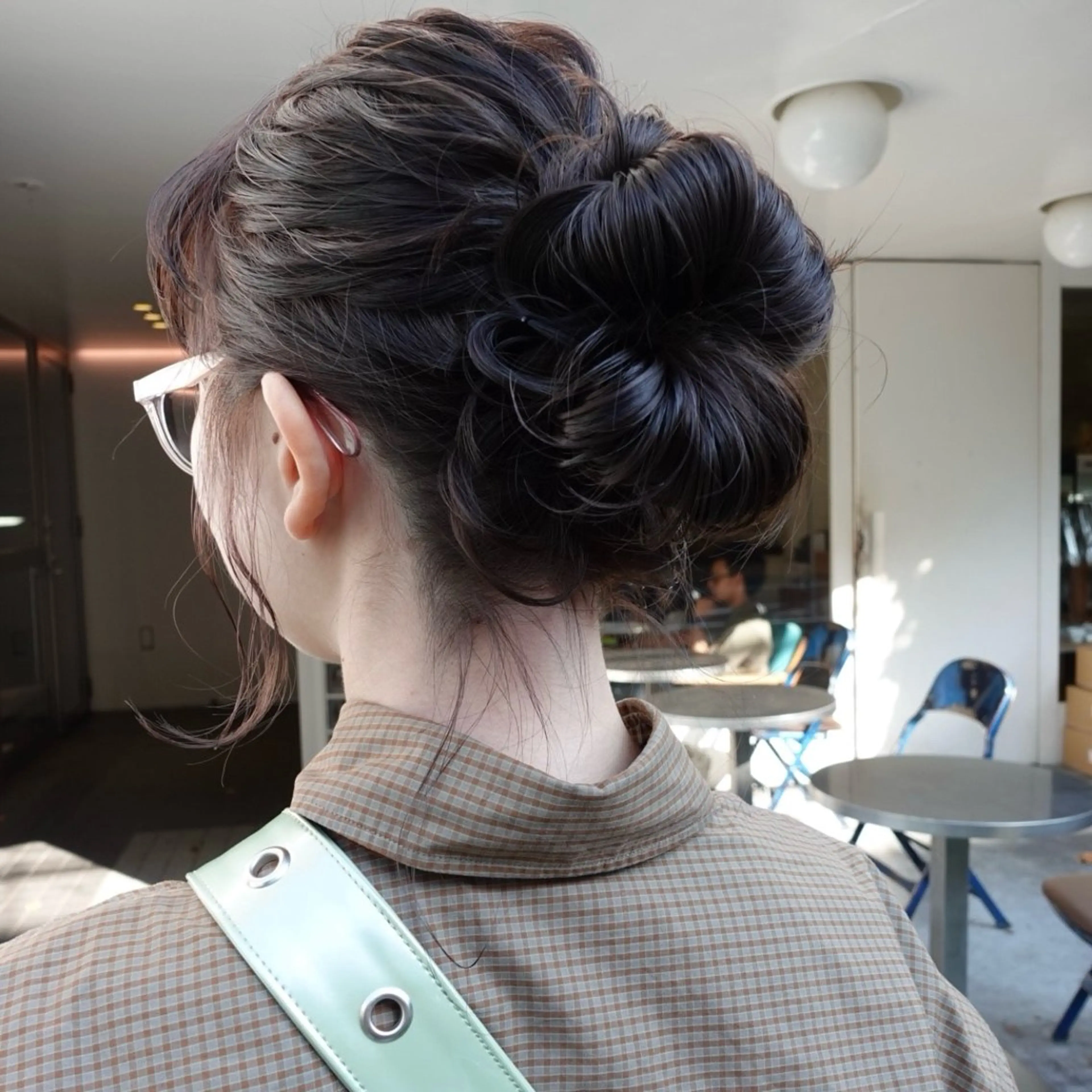 ミディアム カラー ヘアアレンジ お団子ヘア カット ヘアカラー 🌐サトウ リョウ🌐のヘアスタイル