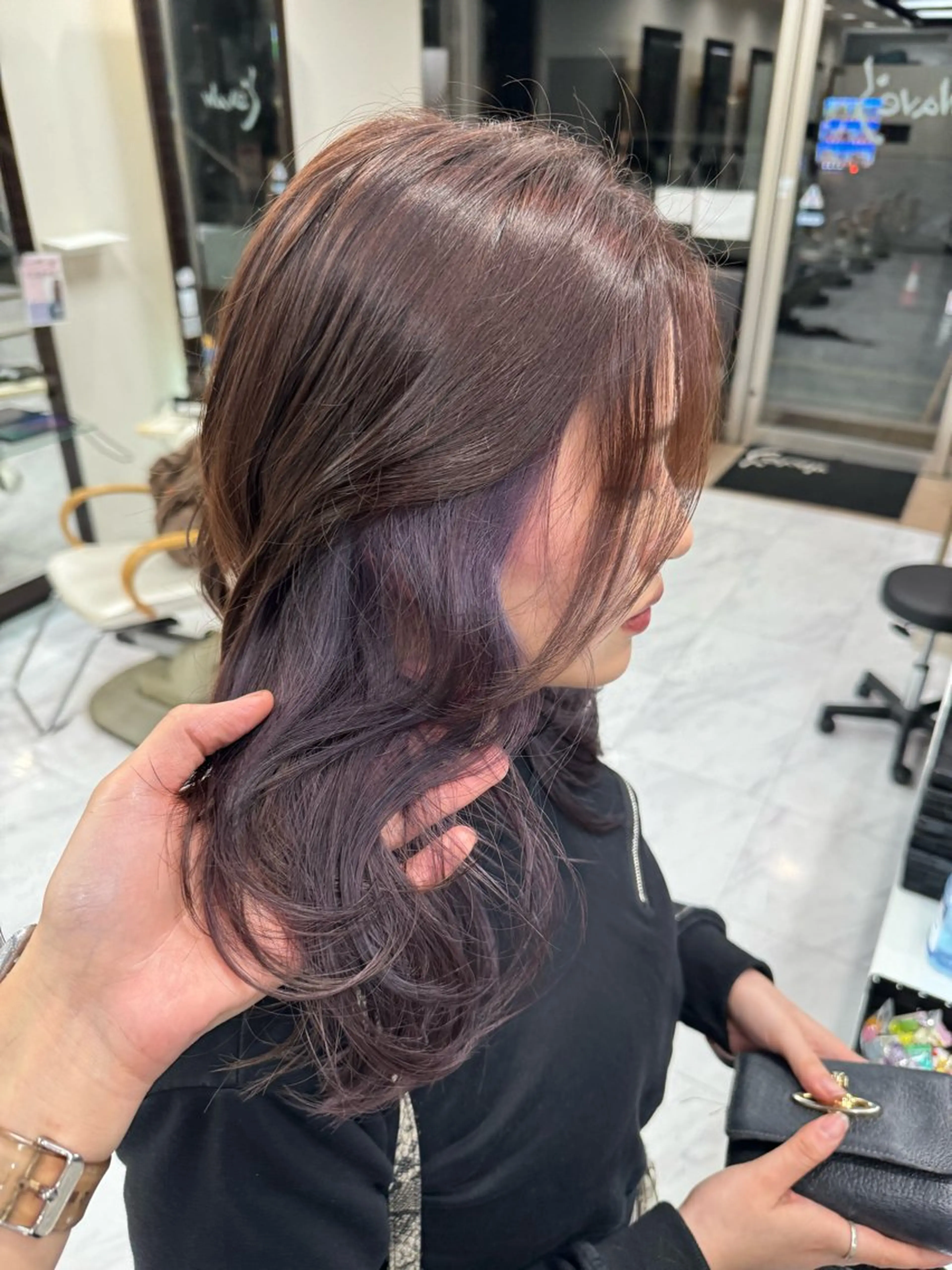 ロング カラー ヘアアレンジ 切りっぱなしボブ ミストバング ブリーチ ブラウンカラー デザインカラー カット ヘアカラー トリートメント 目黒 碧人のヘアスタイル