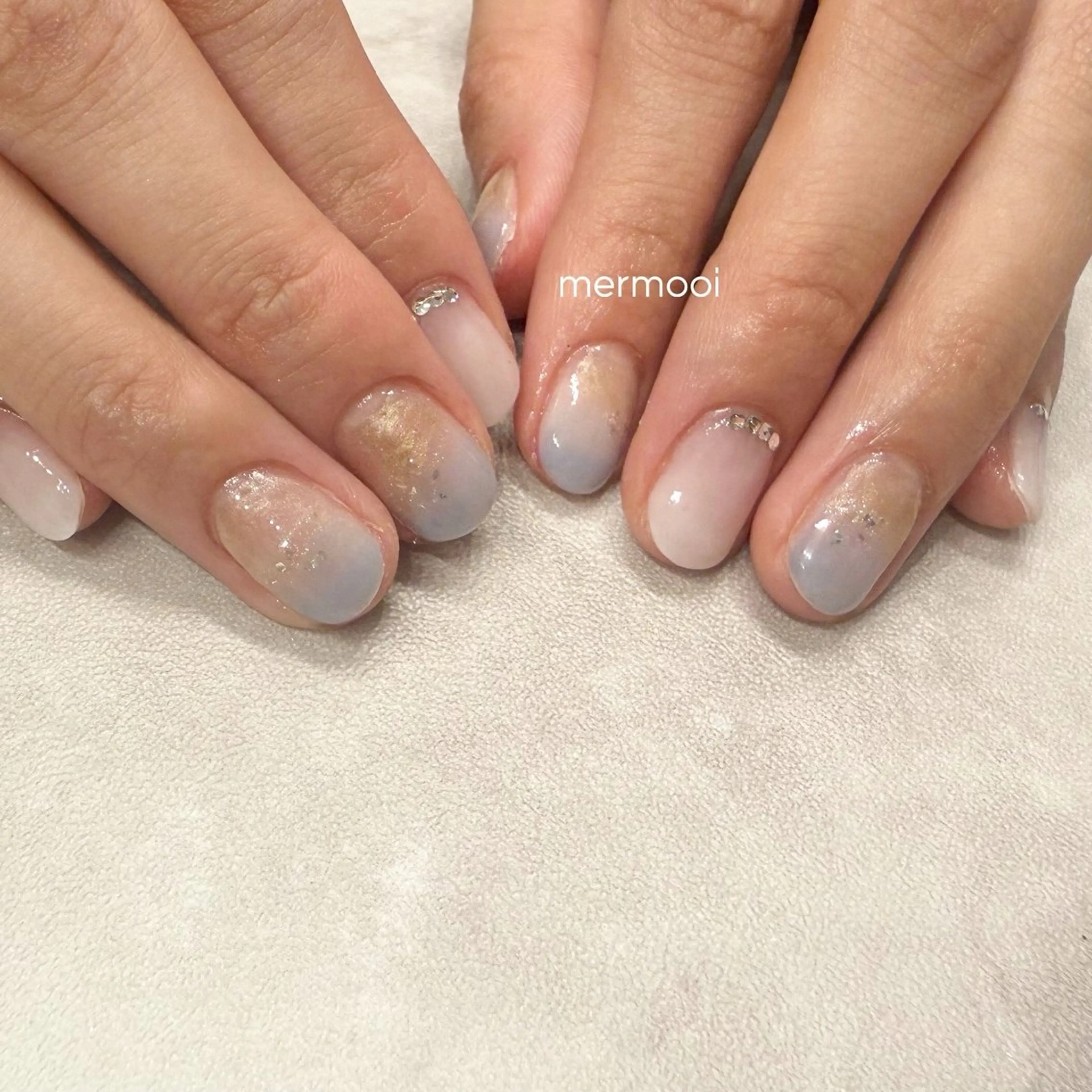 ネイル ブルー ジェルネイル パラジェル 夏ネイル ホワイト ハンドネイル melumooi nailのネイルデザイン