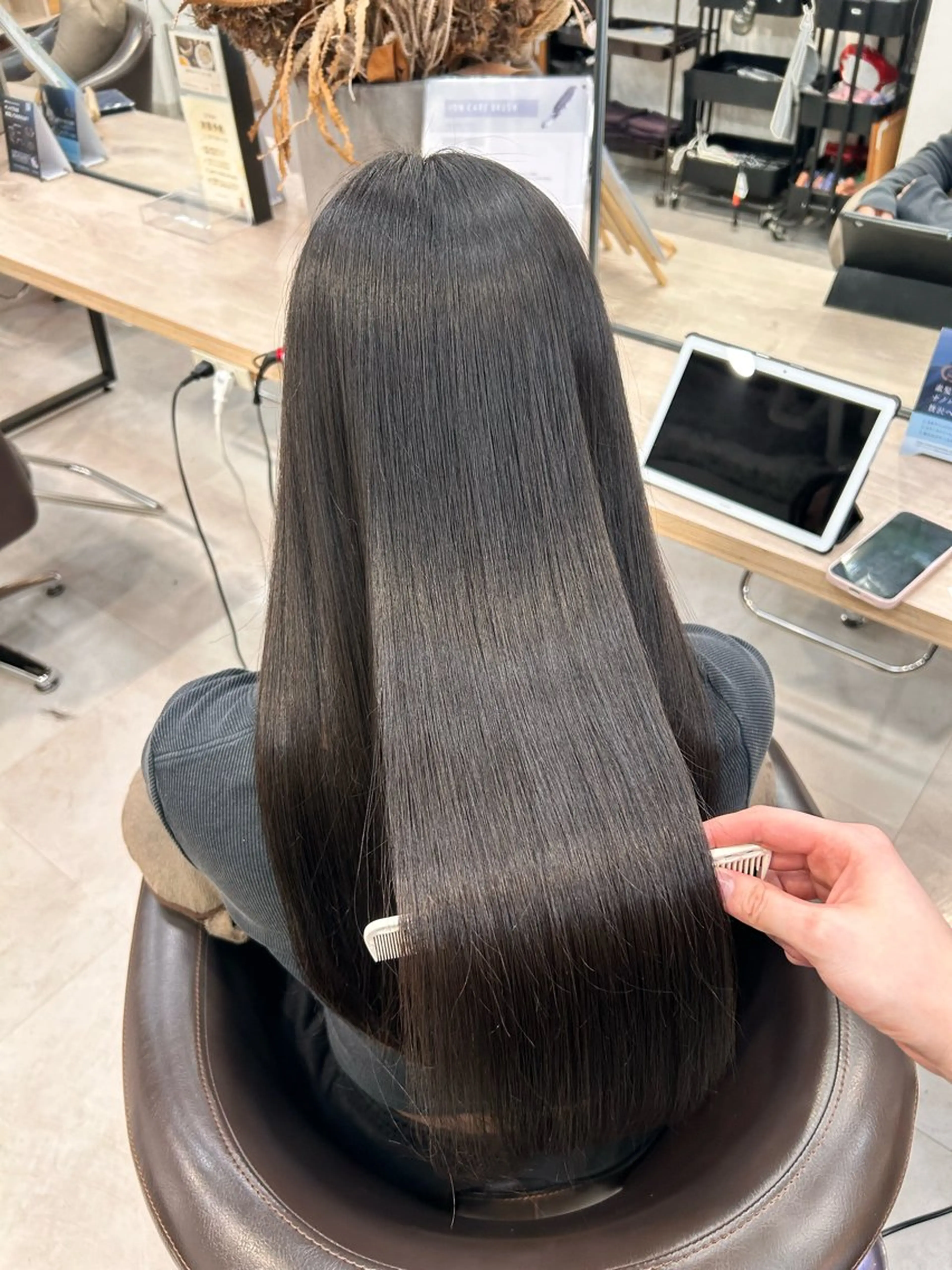 ロング 光を纏うツヤ感ロング Natsuki🤍のヘアスタイル