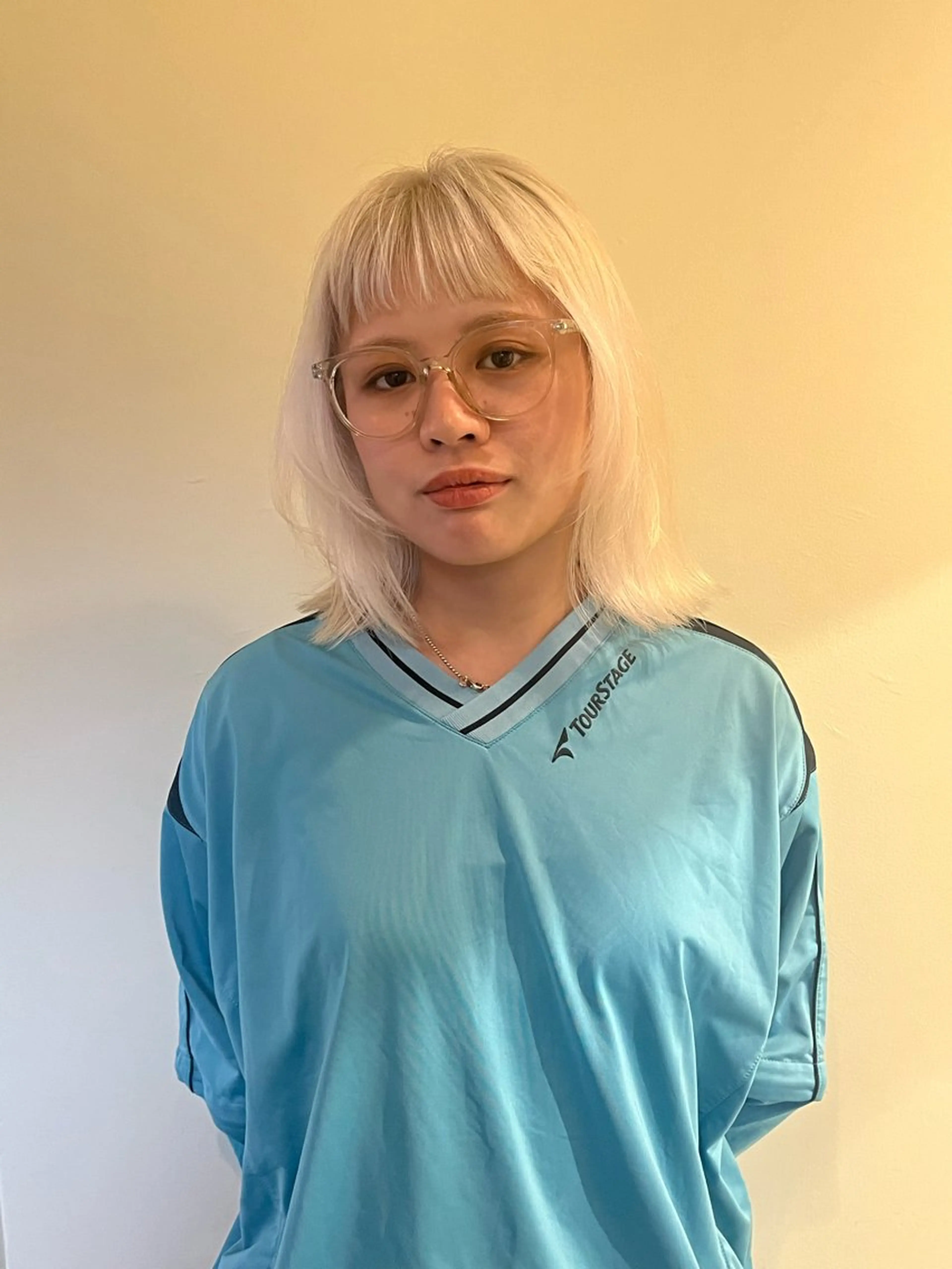 ミディアム カラー ブリーチ ブロンド ケアブリーチ ダブルカラー ホワイトブロンド カット ヘアカラー 🦮shiori アイドルオタク🦮のヘアスタイル