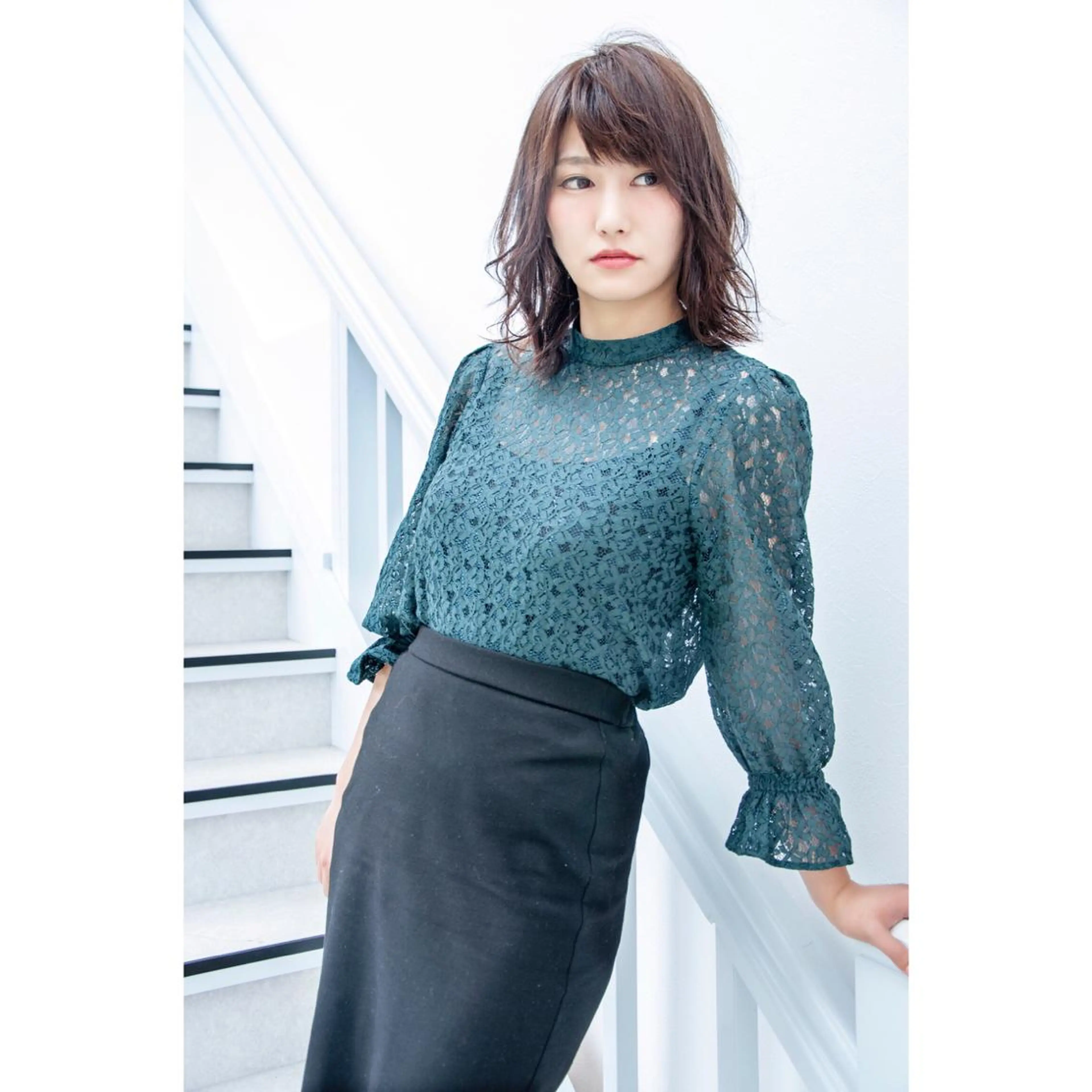 ミディアム 樽見 怜のヘアスタイル