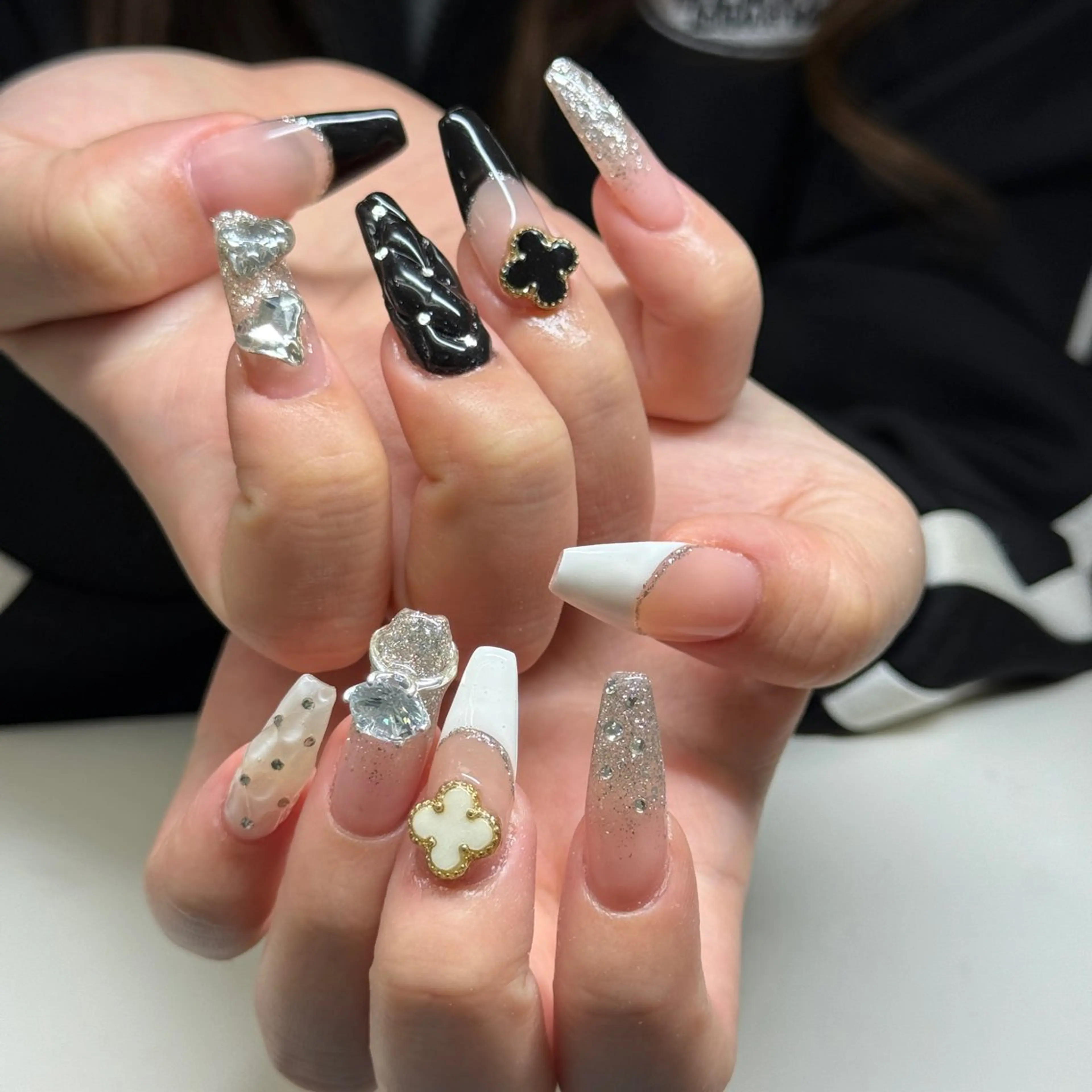 ネイル アートネイル オーロラネイル チークネイル 長さ出し フットネイル Anh 歌舞伎町のネイルデザイン