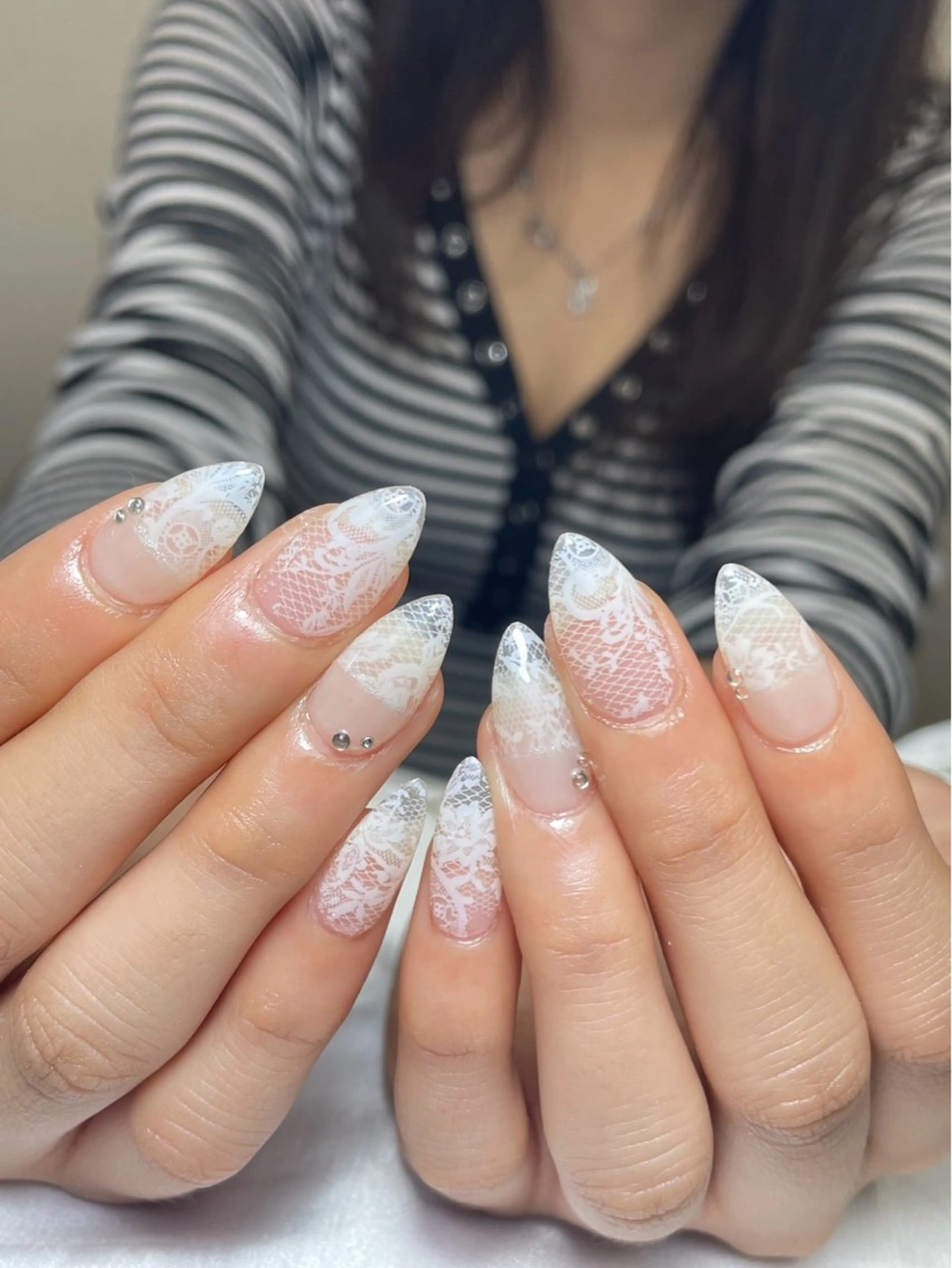 ネイル チークネイル 長さ出し フットネイル ジェルネイル 卒業式 𝓐𝓷𝓻𝓲 XiinhNailのネイルデザイン