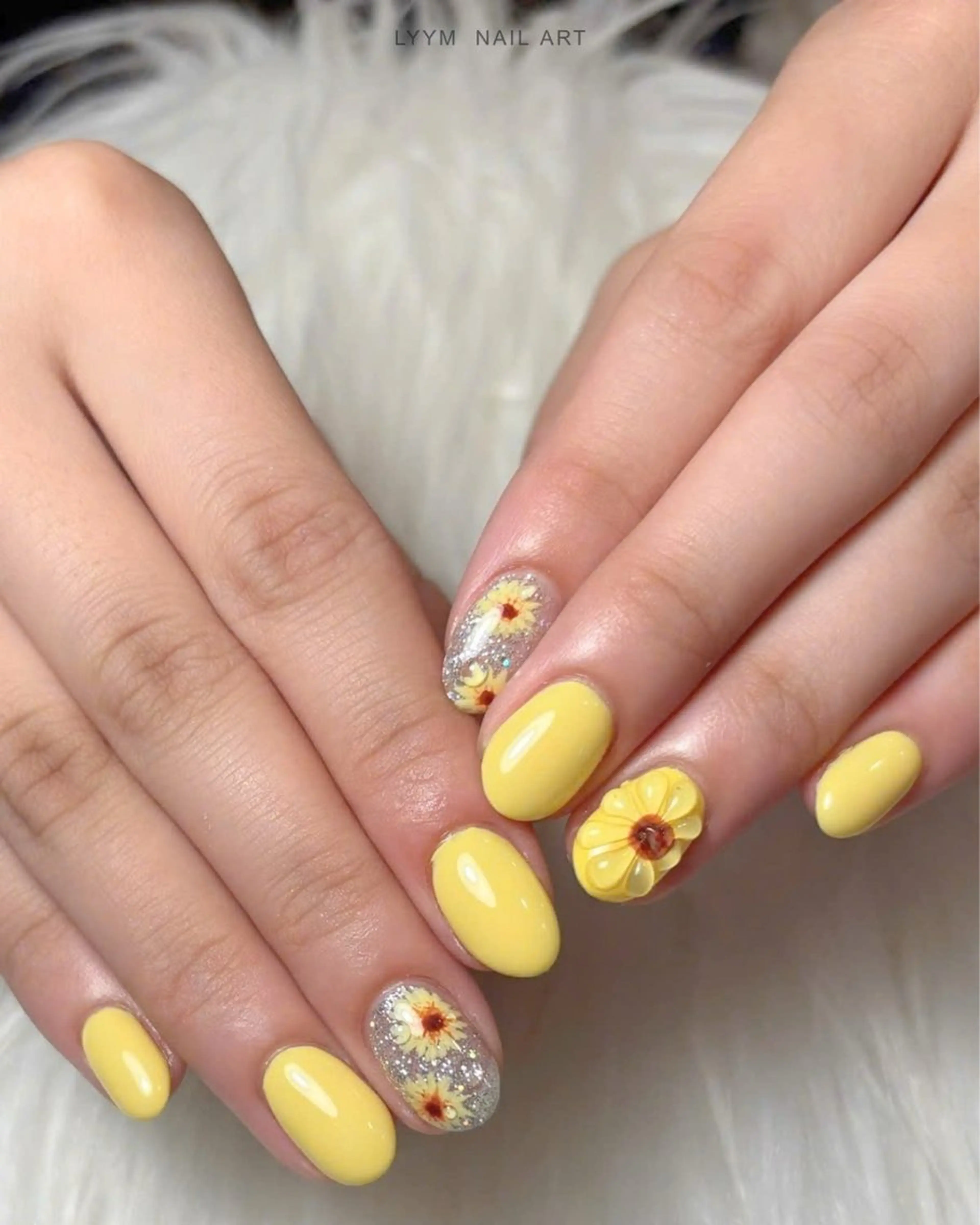 ネイル フラワーネイル 韓国ネイル シンプルネイル 夏ネイル 黄色 LYYM Salonのネイルデザイン